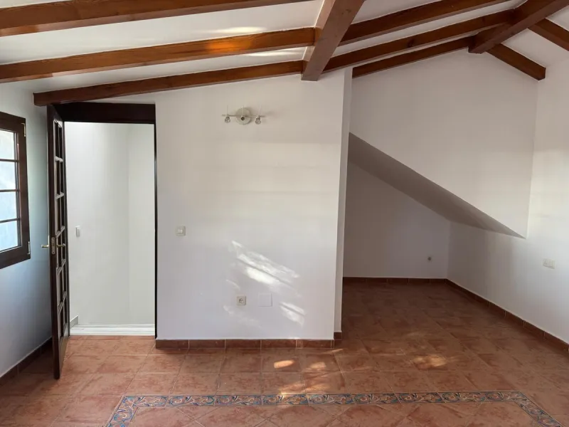 Spectacular Townhouse for Sale in Marbella Centro – Privileged Location in a Tranquil, Exclusive Community