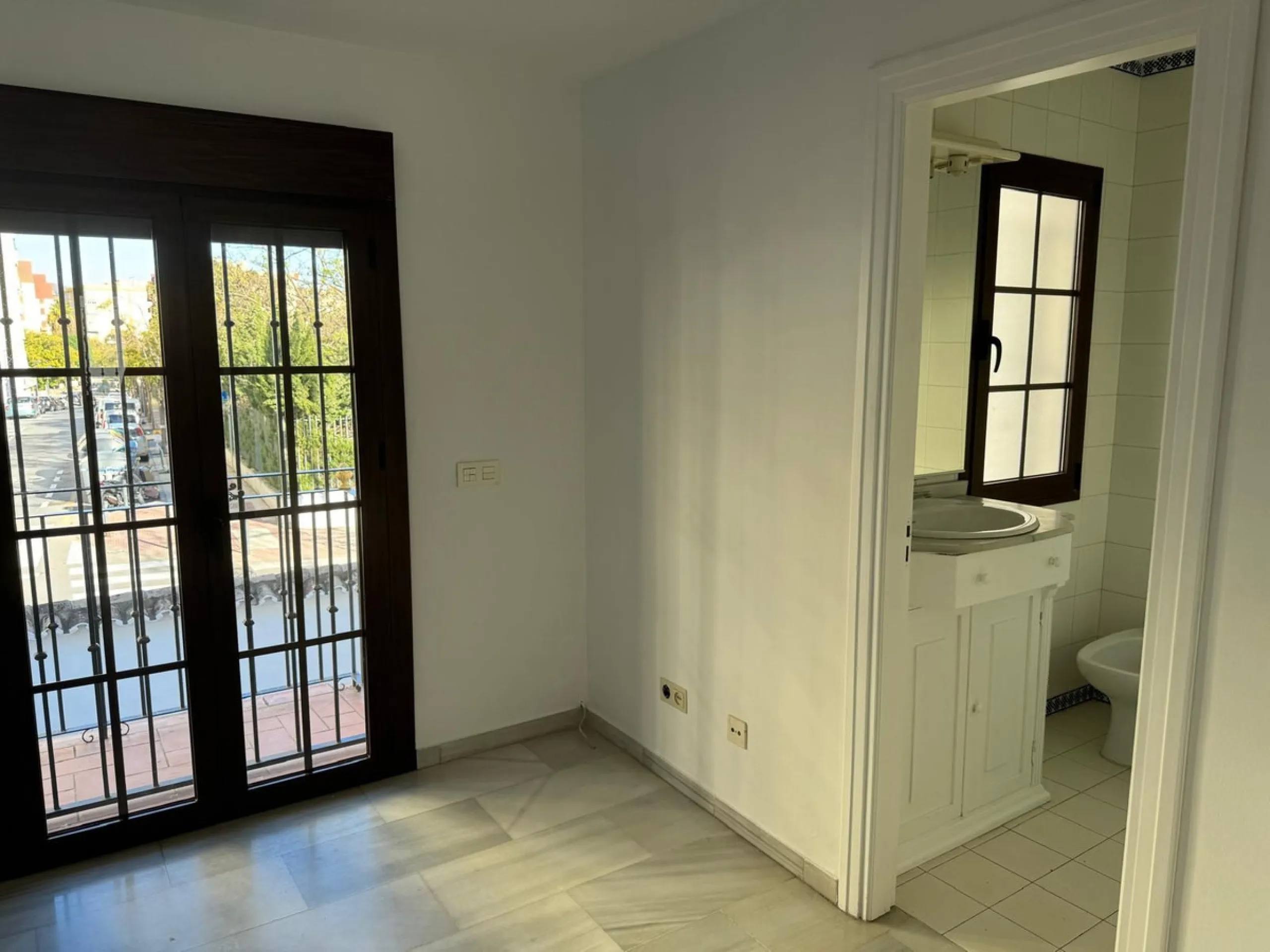 Spectacular Townhouse for Sale in Marbella Centro – Privileged Location in a Tranquil, Exclusive Community
