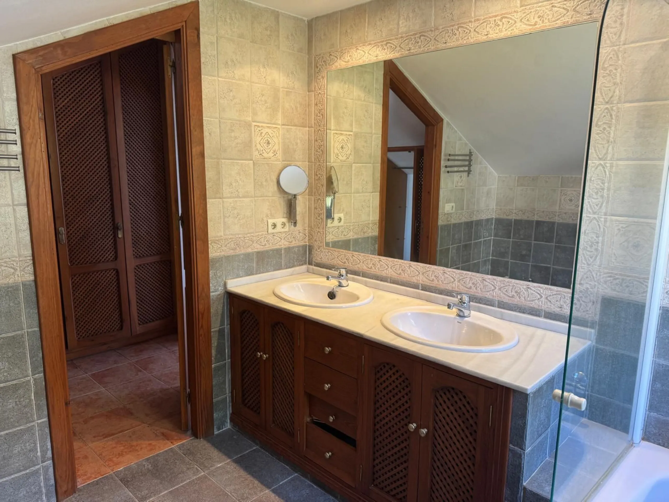 Spectacular Townhouse for Sale in Marbella Centro – Privileged Location in a Tranquil, Exclusive Community