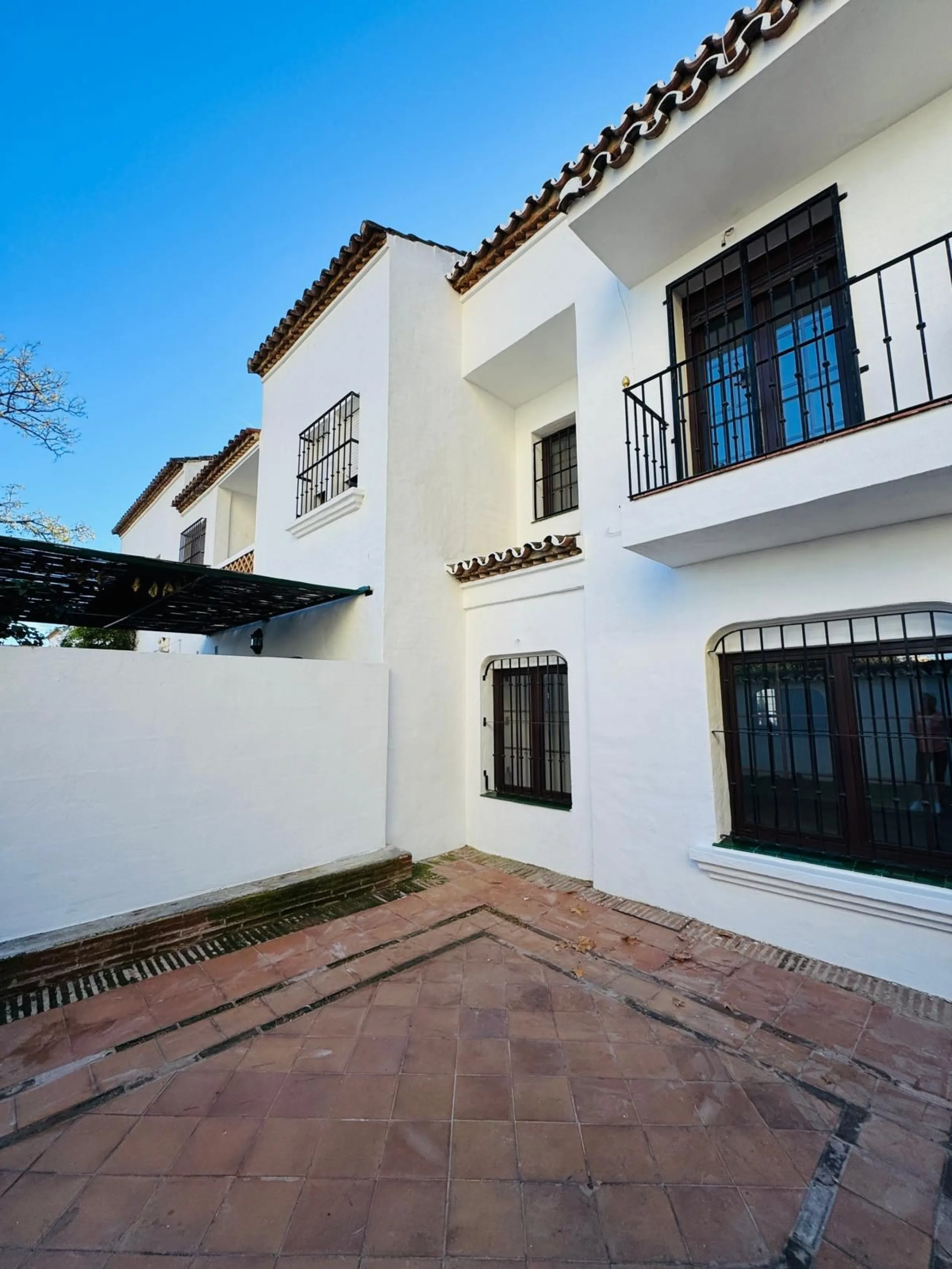 Spectacular Townhouse for Sale in Marbella Centro – Privileged Location in a Tranquil, Exclusive Community