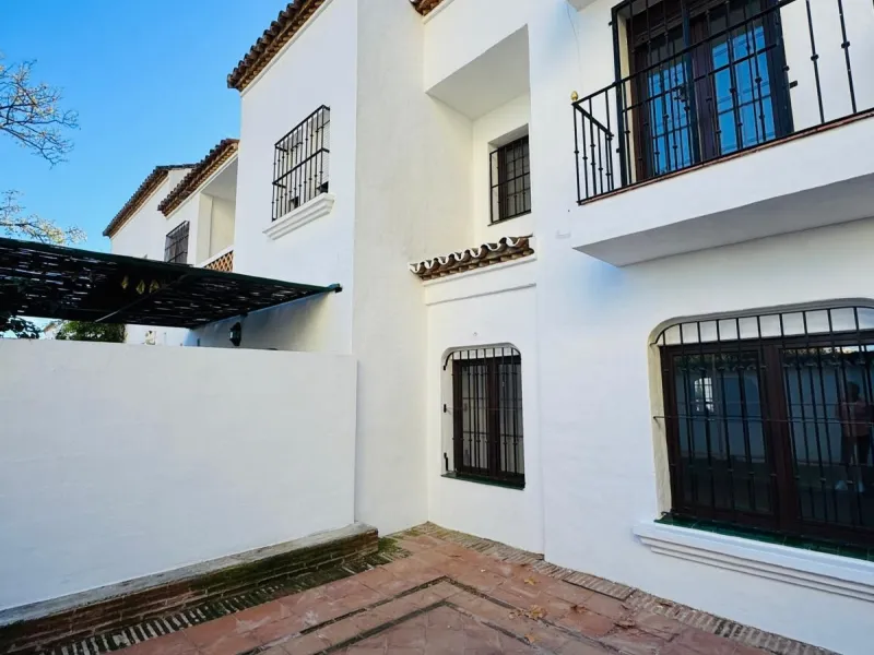Spectacular Townhouse for Sale in Marbella Centro – Privileged Location in a Tranquil, Exclusive Community