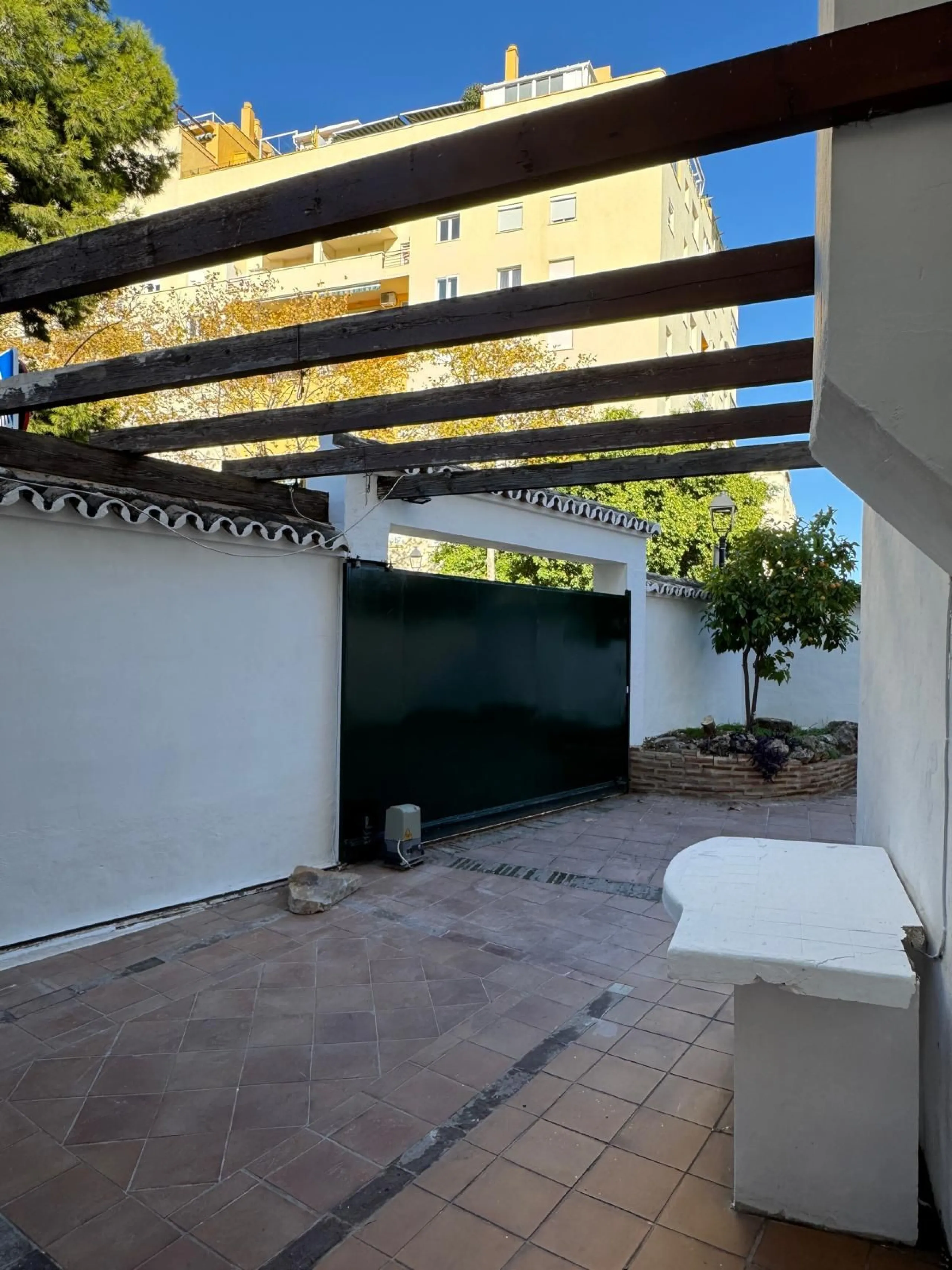 Spectacular Townhouse for Sale in Marbella Centro – Privileged Location in a Tranquil, Exclusive Community