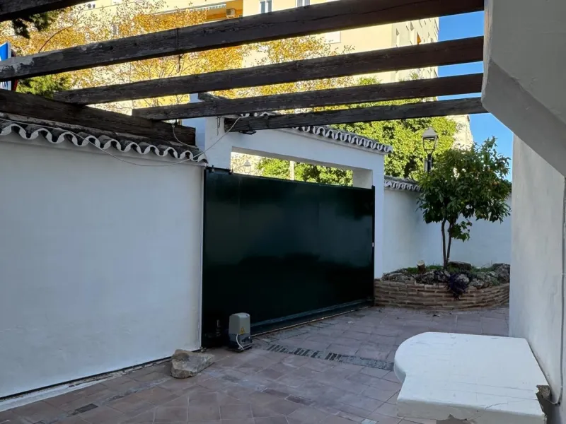 Spectacular Townhouse for Sale in Marbella Centro – Privileged Location in a Tranquil, Exclusive Community
