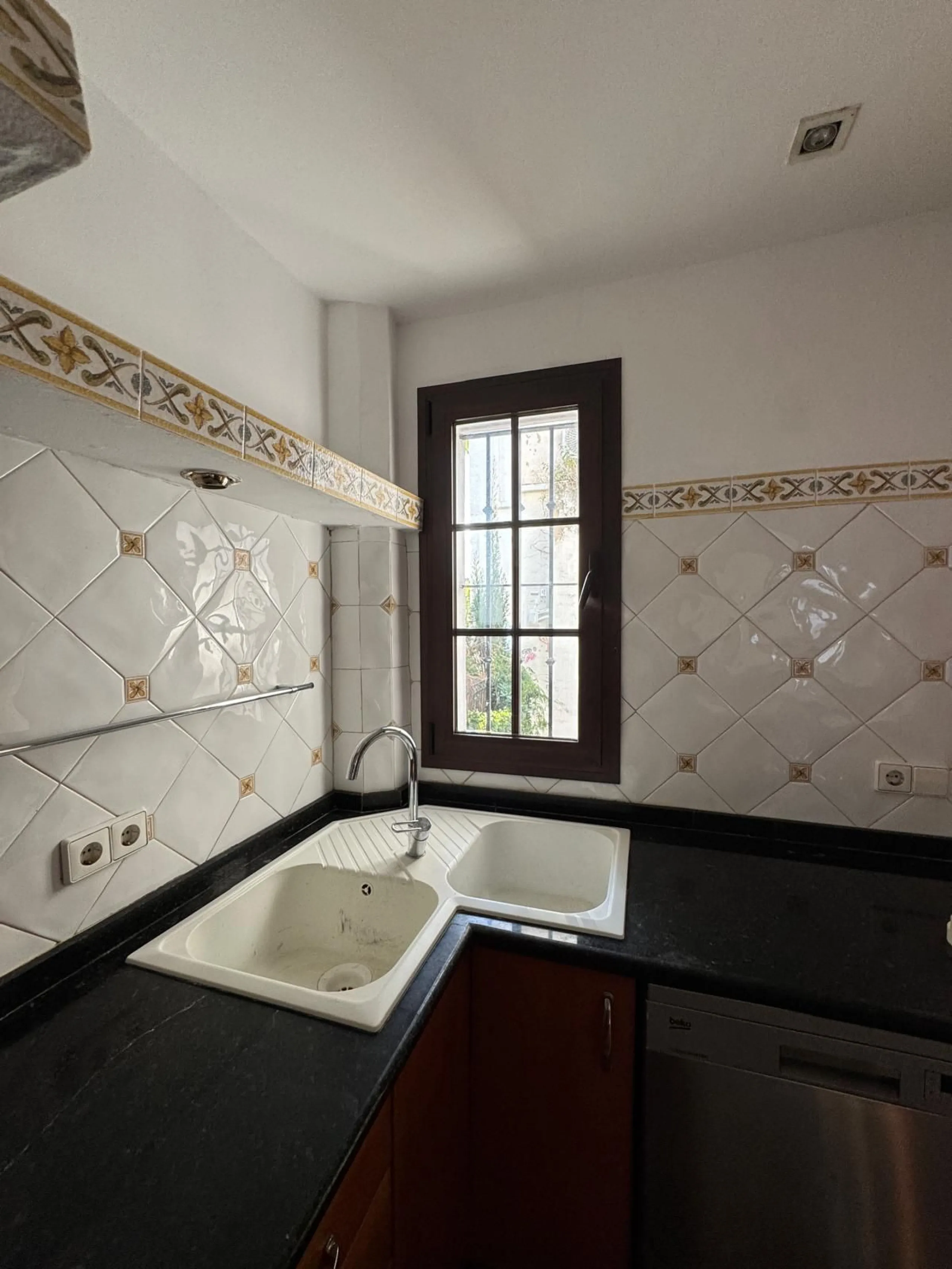 Spectacular Townhouse for Sale in Marbella Centro – Privileged Location in a Tranquil, Exclusive Community