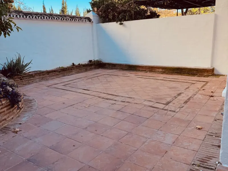 Spectacular Townhouse for Sale in Marbella Centro – Privileged Location in a Tranquil, Exclusive Community