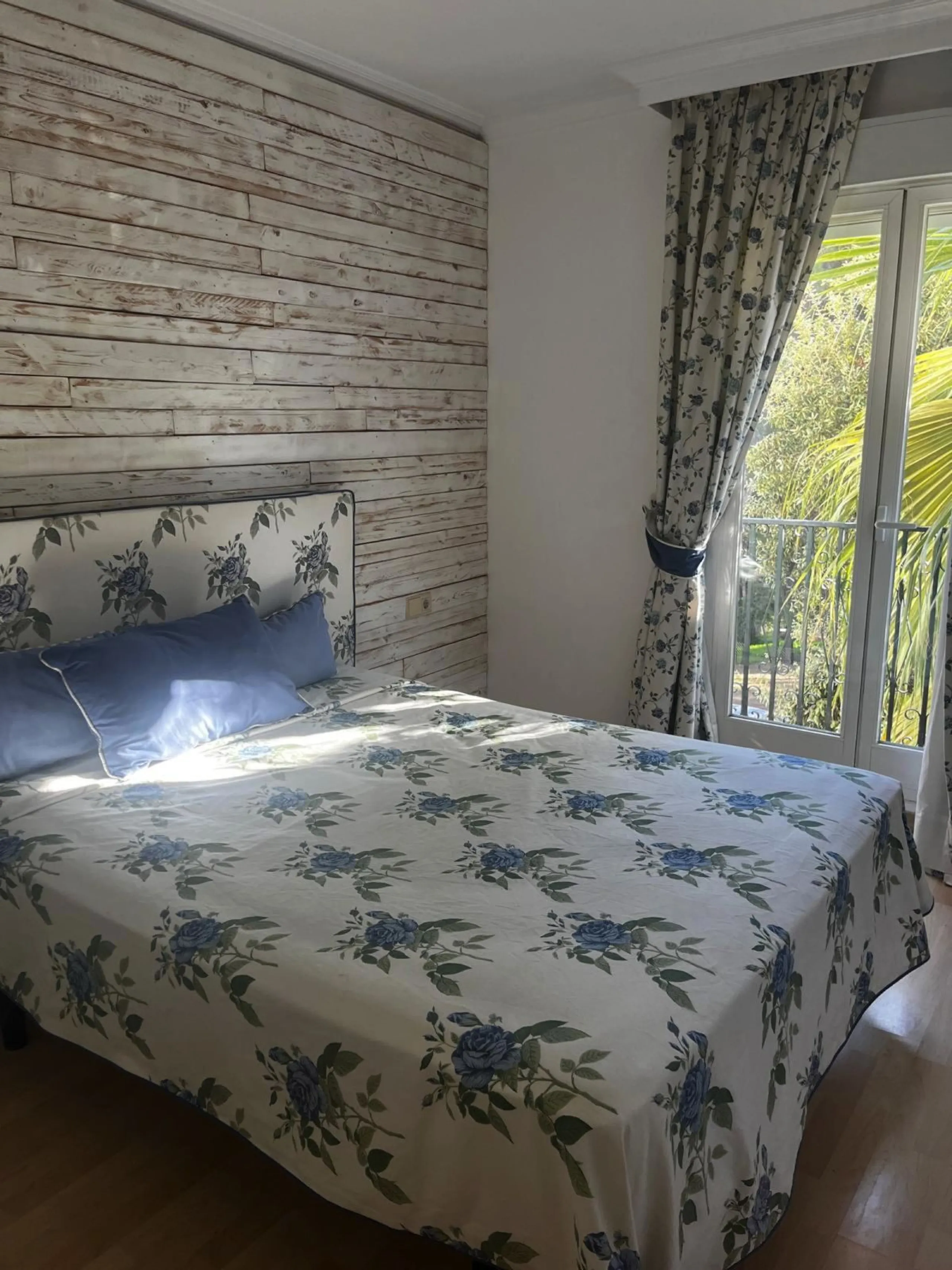 Spectacular Corner Apartment for Sale in the Prestigious Golden Mile, Urbanisation Los Pinos de Nagüeles – Marbella