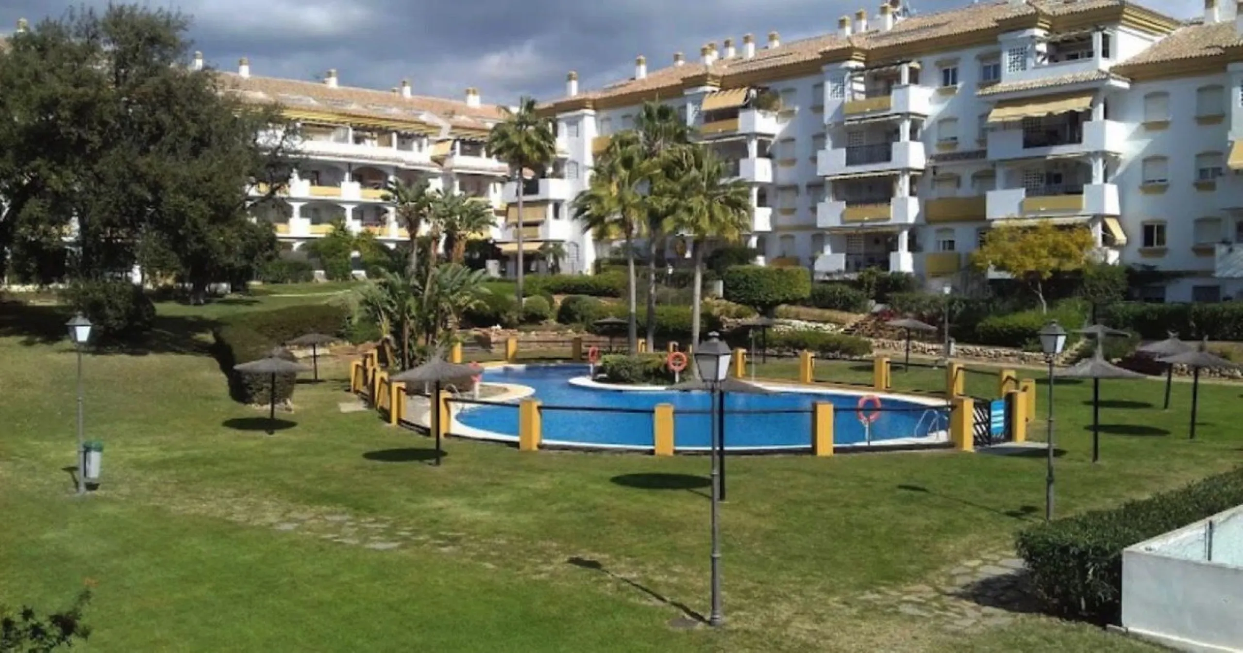 Spectacular Corner Apartment for Sale in the Prestigious Golden Mile, Urbanisation Los Pinos de Nagüeles – Marbella