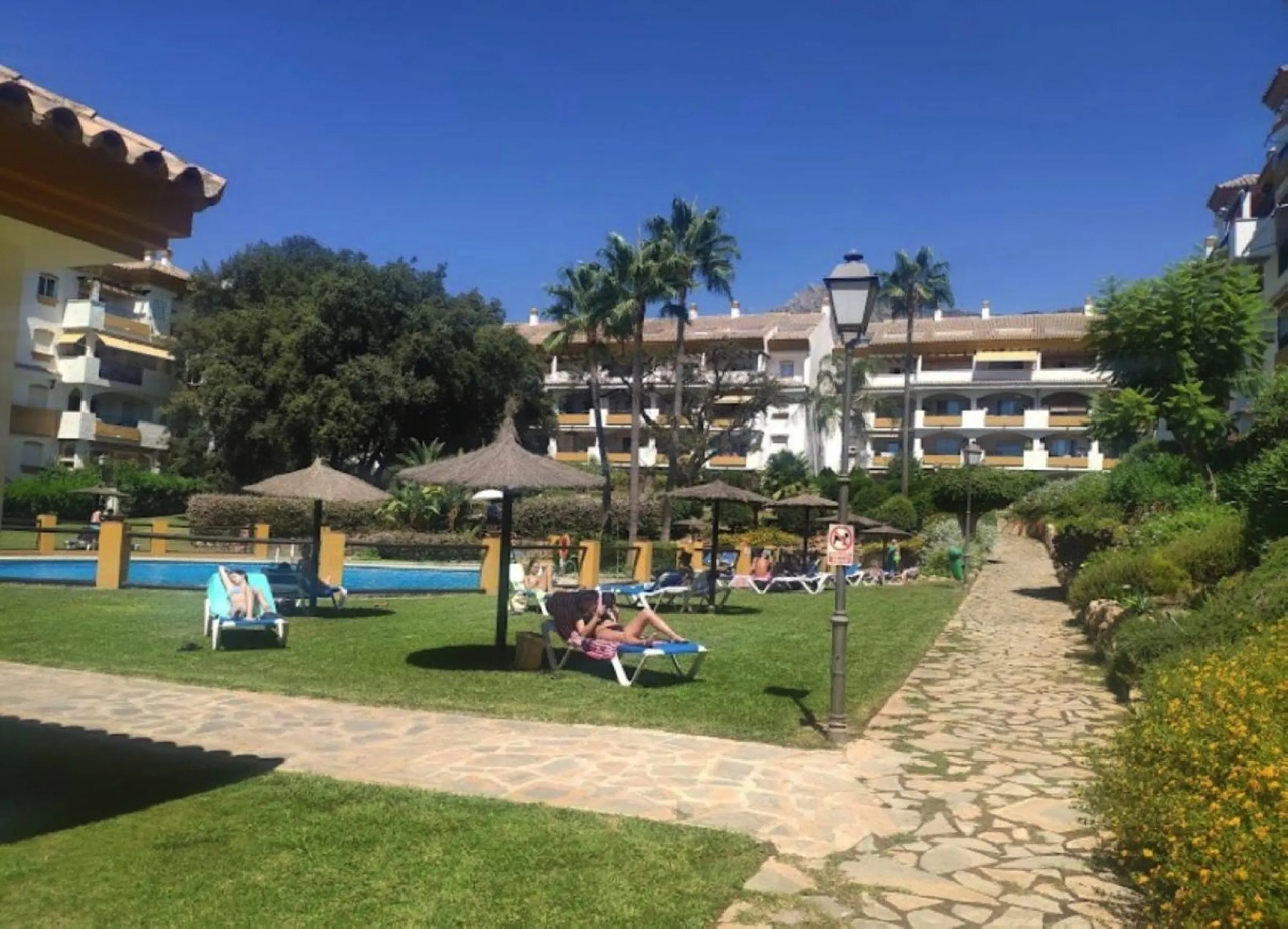 Spectacular Corner Apartment for Sale in the Prestigious Golden Mile, Urbanisation Los Pinos de Nagüeles – Marbella