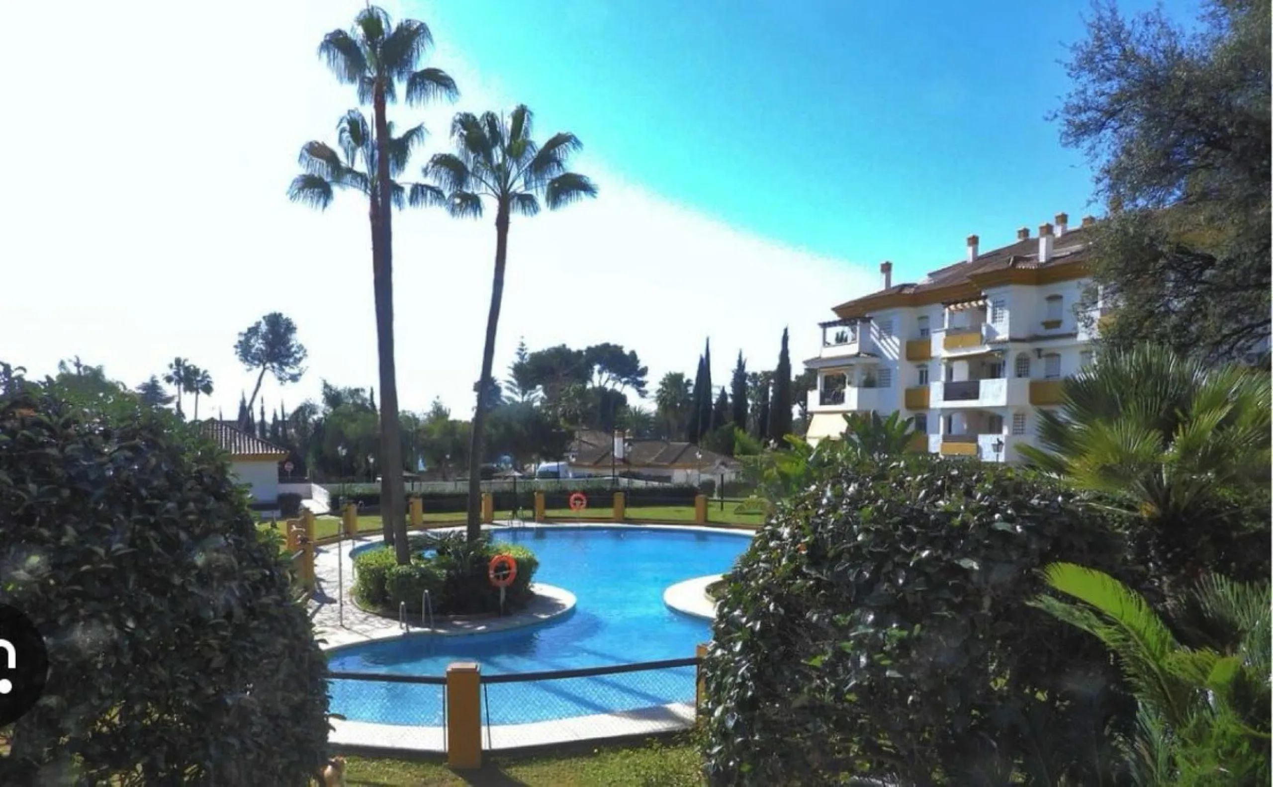 Spectacular Corner Apartment for Sale in the Prestigious Golden Mile, Urbanisation Los Pinos de Nagüeles – Marbella