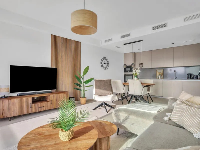 Brand-new contemporary apartment with panoramic mountain views — Cancelada, New Golden Mile
