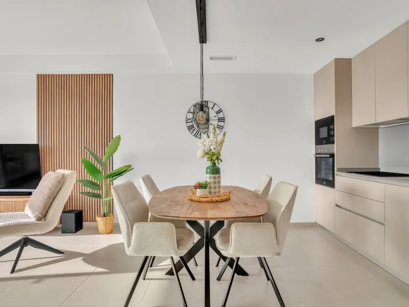 Brand-new contemporary apartment with panoramic mountain views — Cancelada, New Golden Mile