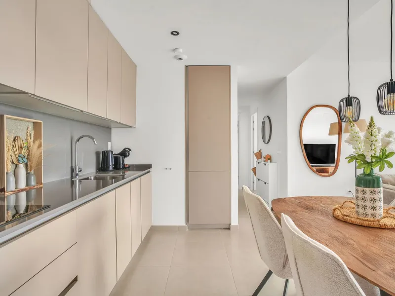 Brand-new contemporary apartment with panoramic mountain views — Cancelada, New Golden Mile