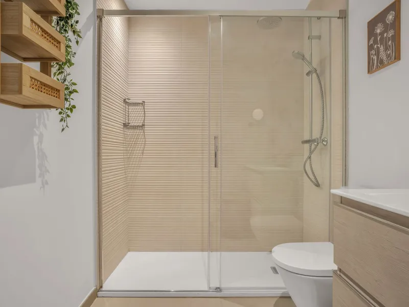 Brand-new contemporary apartment with panoramic mountain views — Cancelada, New Golden Mile