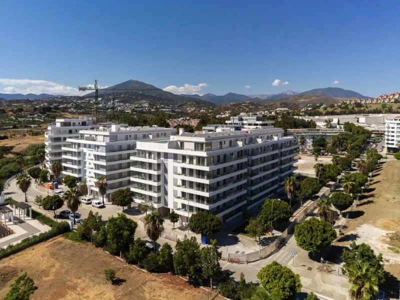 Exclusive Apartment with Infinity Salt Pool, Gym, and Gourmet Lobby in Jardines de Guadaiza – Ultimate Luxury Living on the Costa del Sol