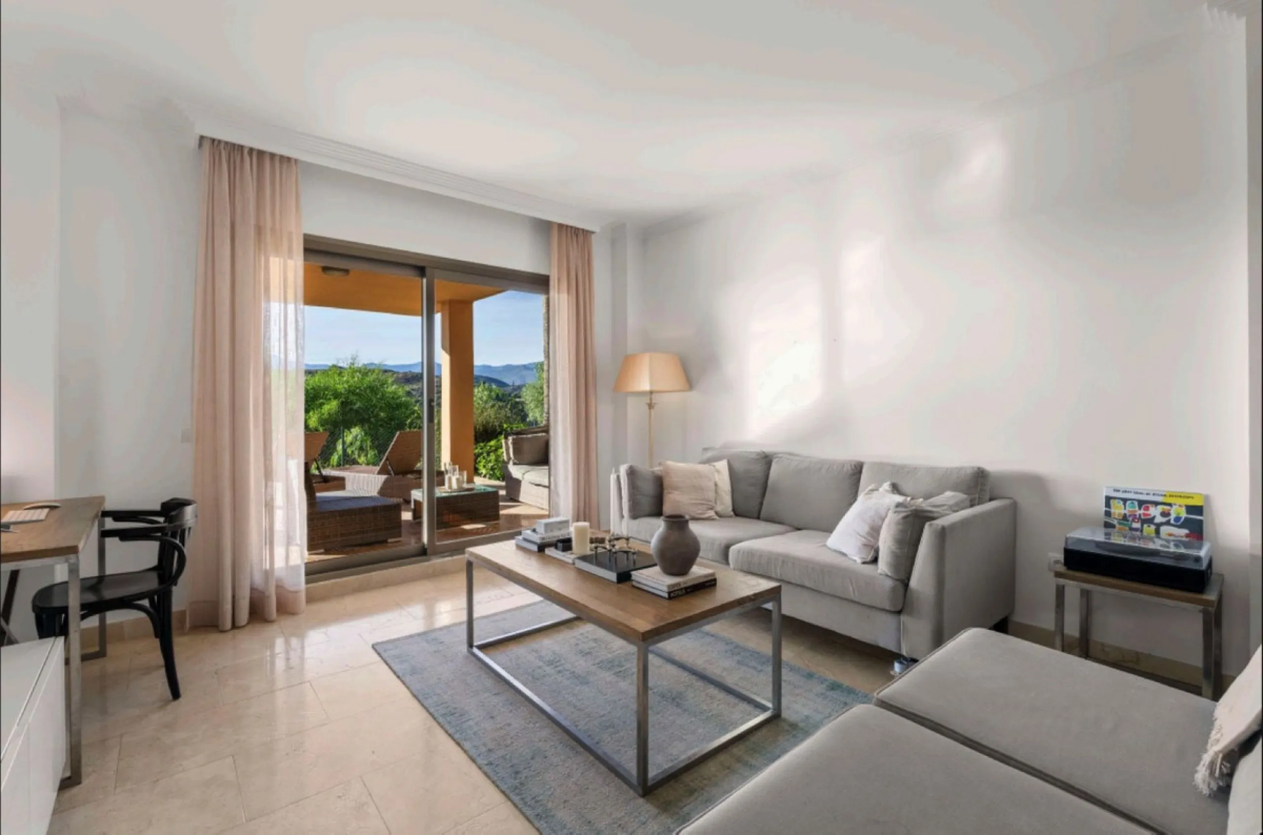 Cosy 2-Bedroom Ground-Floor Apartment with Sea and Mountain Views – Hacienda del Señorio de Cifuentes, Benahavís