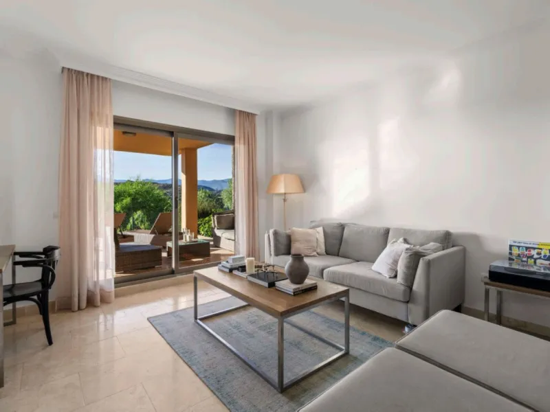 Cosy 2-Bedroom Ground-Floor Apartment with Sea and Mountain Views – Hacienda del Señorio de Cifuentes, Benahavís