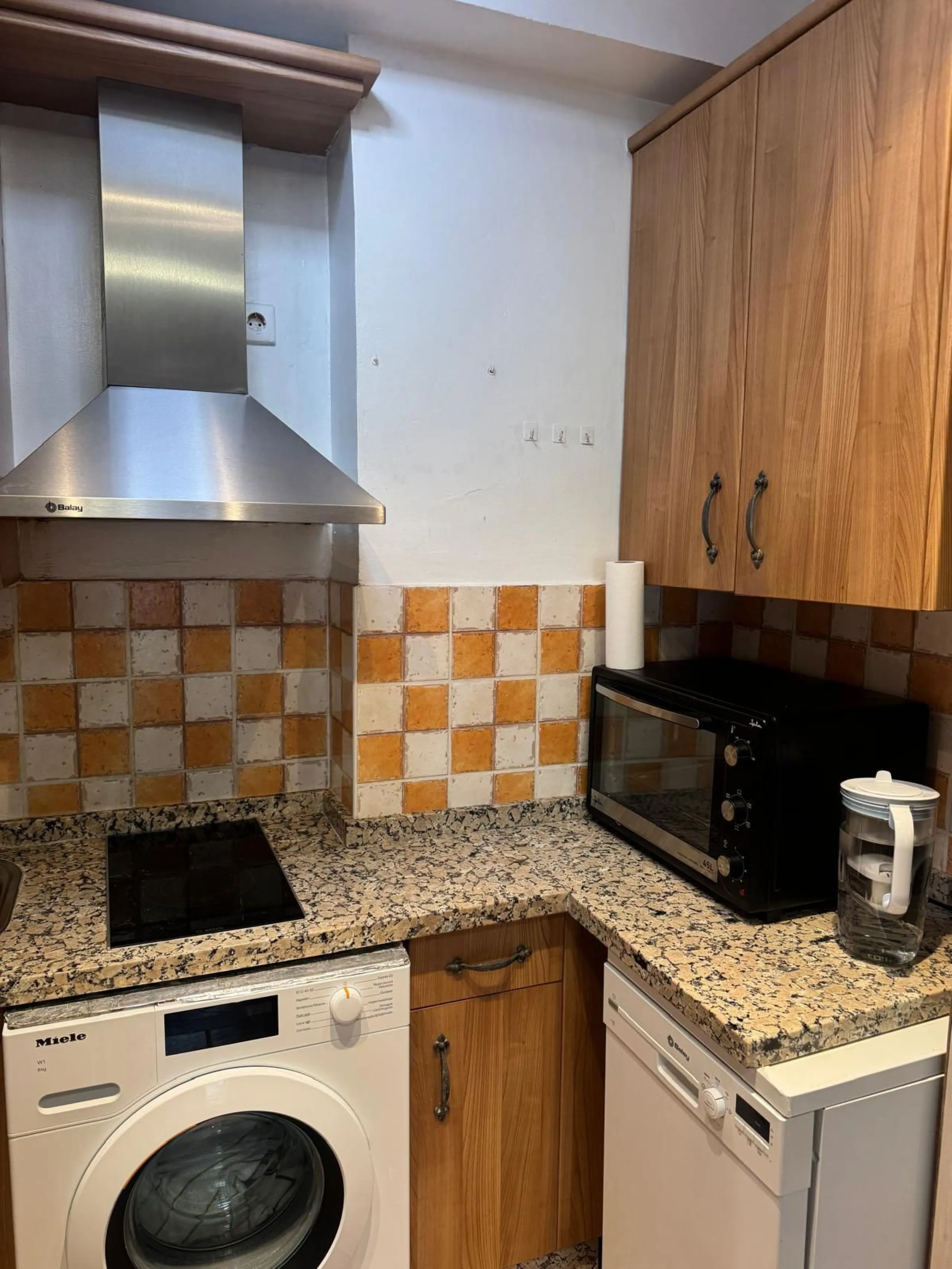 Apartment - Middle Floor Apartment в продаже в Marbella, Málaga. В доме 2 спален и 1 ванных комнат. Площадь дома 55 м²