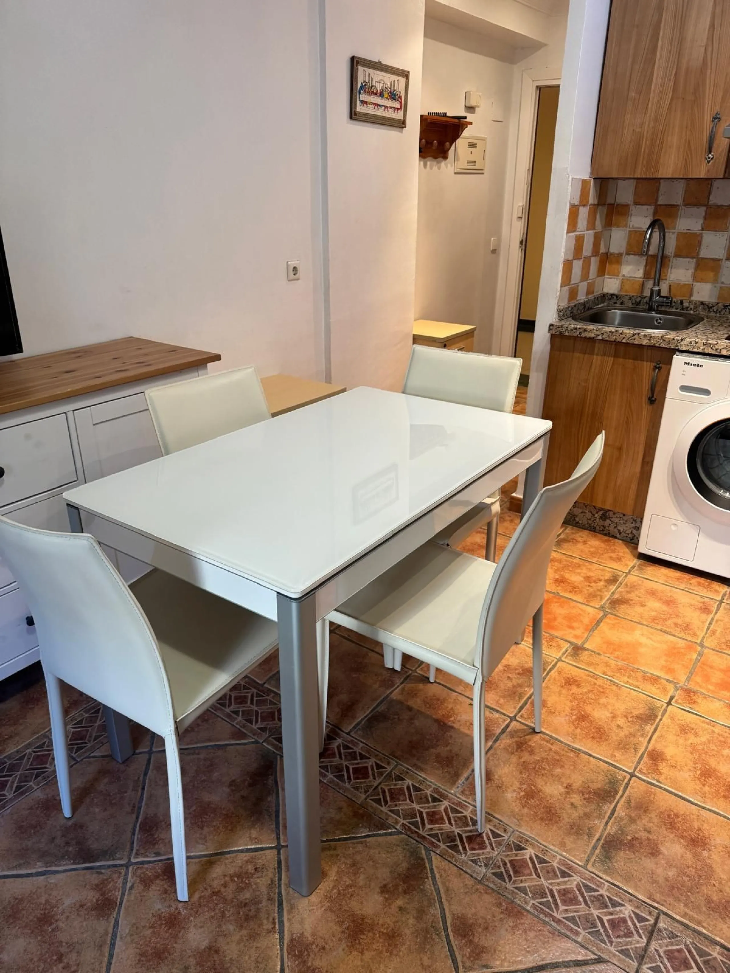 Apartment - Middle Floor Apartment в продаже в Marbella, Málaga. В доме 2 спален и 1 ванных комнат. Площадь дома 55 м²