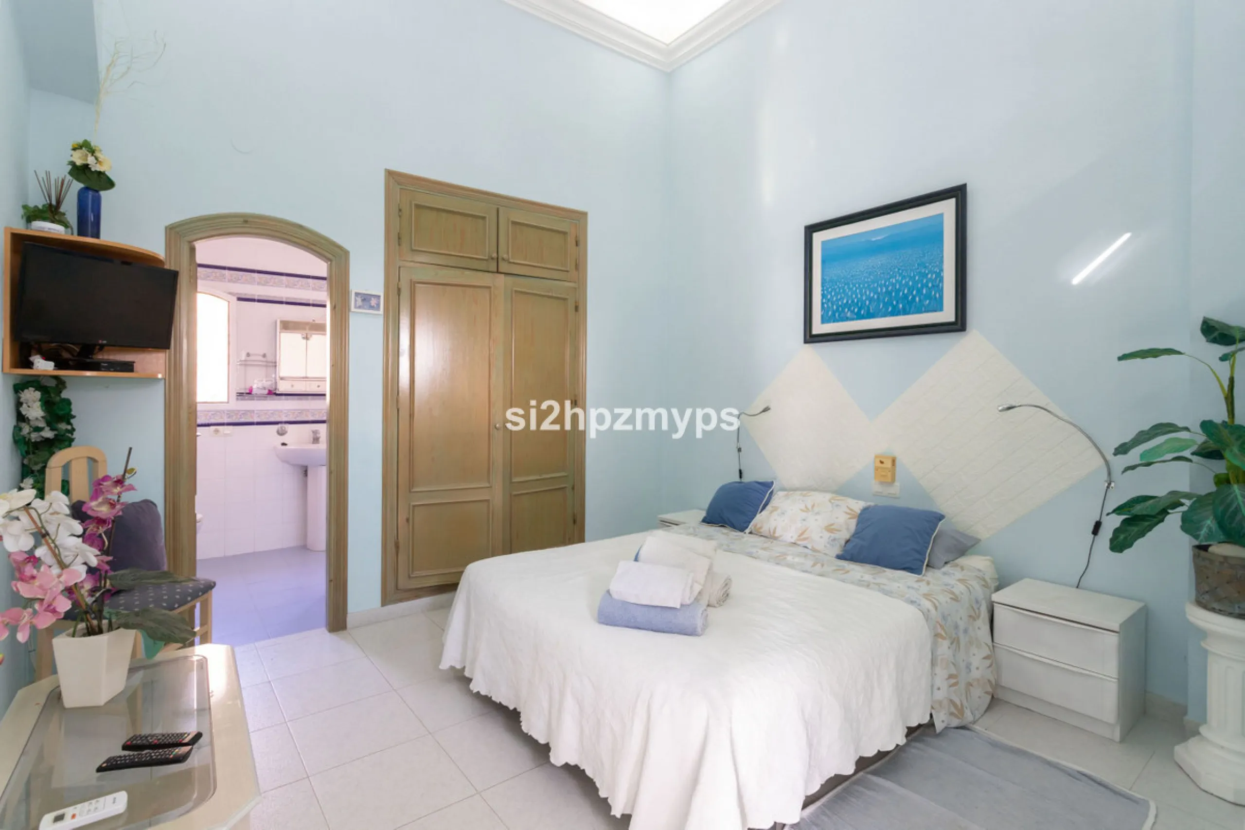 Große Villa in Torrox mit Tennisplatz und guten Geschäftsmöglichkeiten