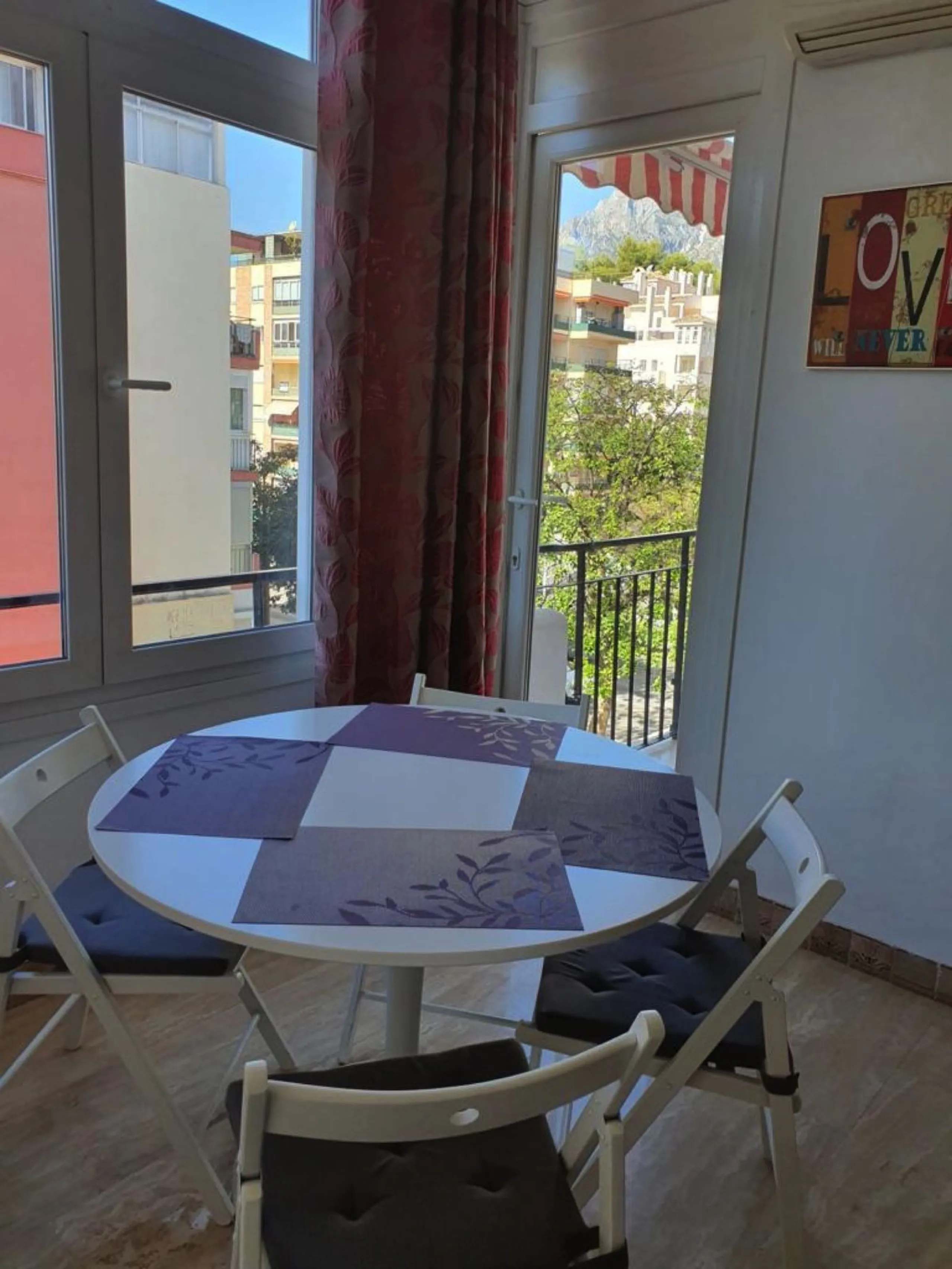 Apartment for Sale on Marbella's Iconic Main Avenue – Just Five Minutes' Walk from the Beach!