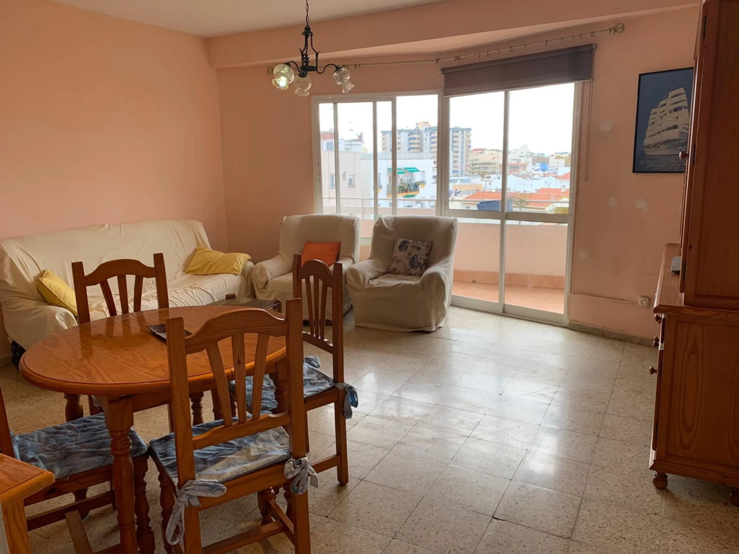 Please be informed that the pictures do not reflect the current state of the property. It is being reformed (end of January 2026)
