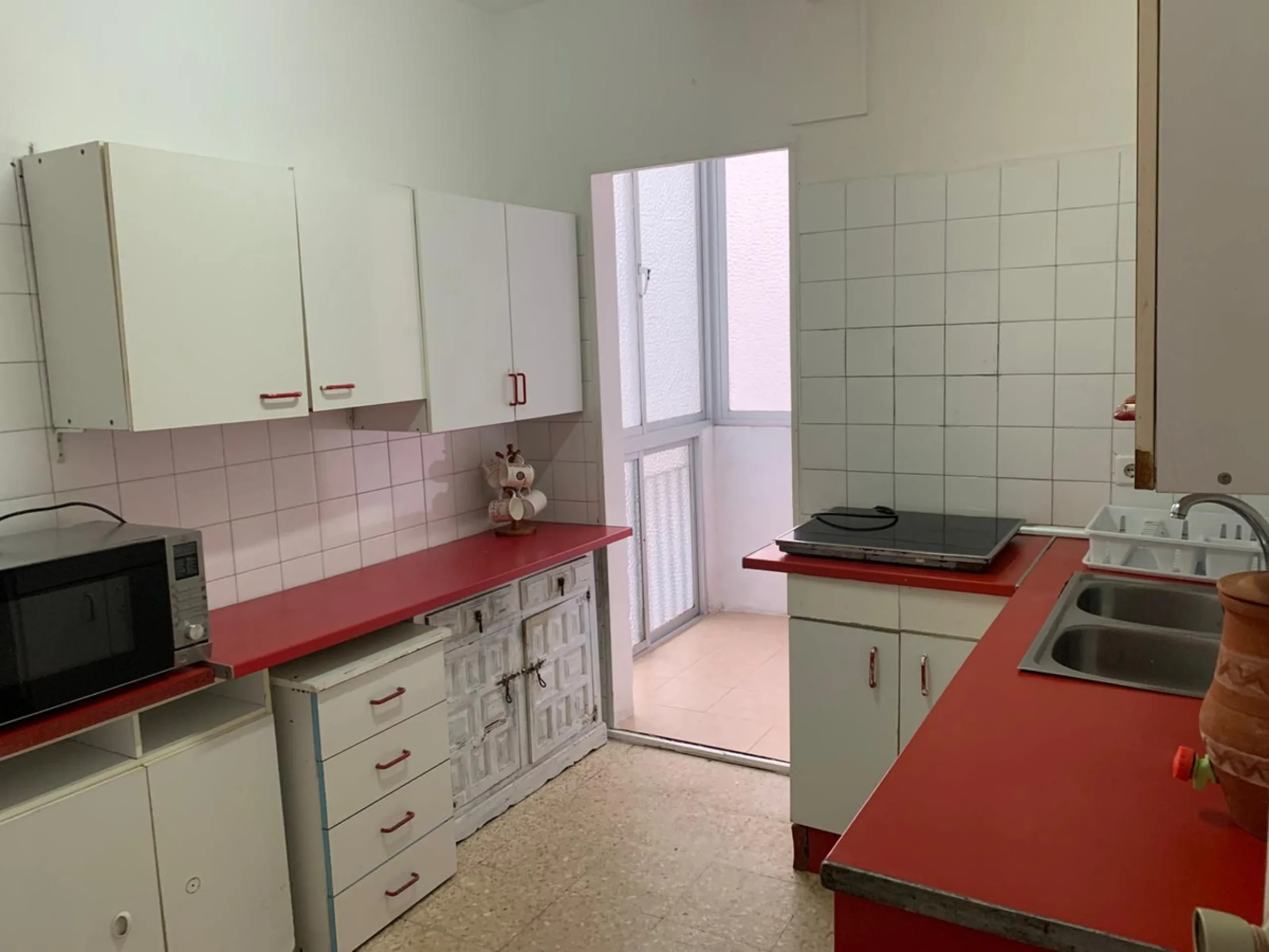 Please be informed that the pictures do not reflect the current state of the property. It is being reformed (end of January 2026)
