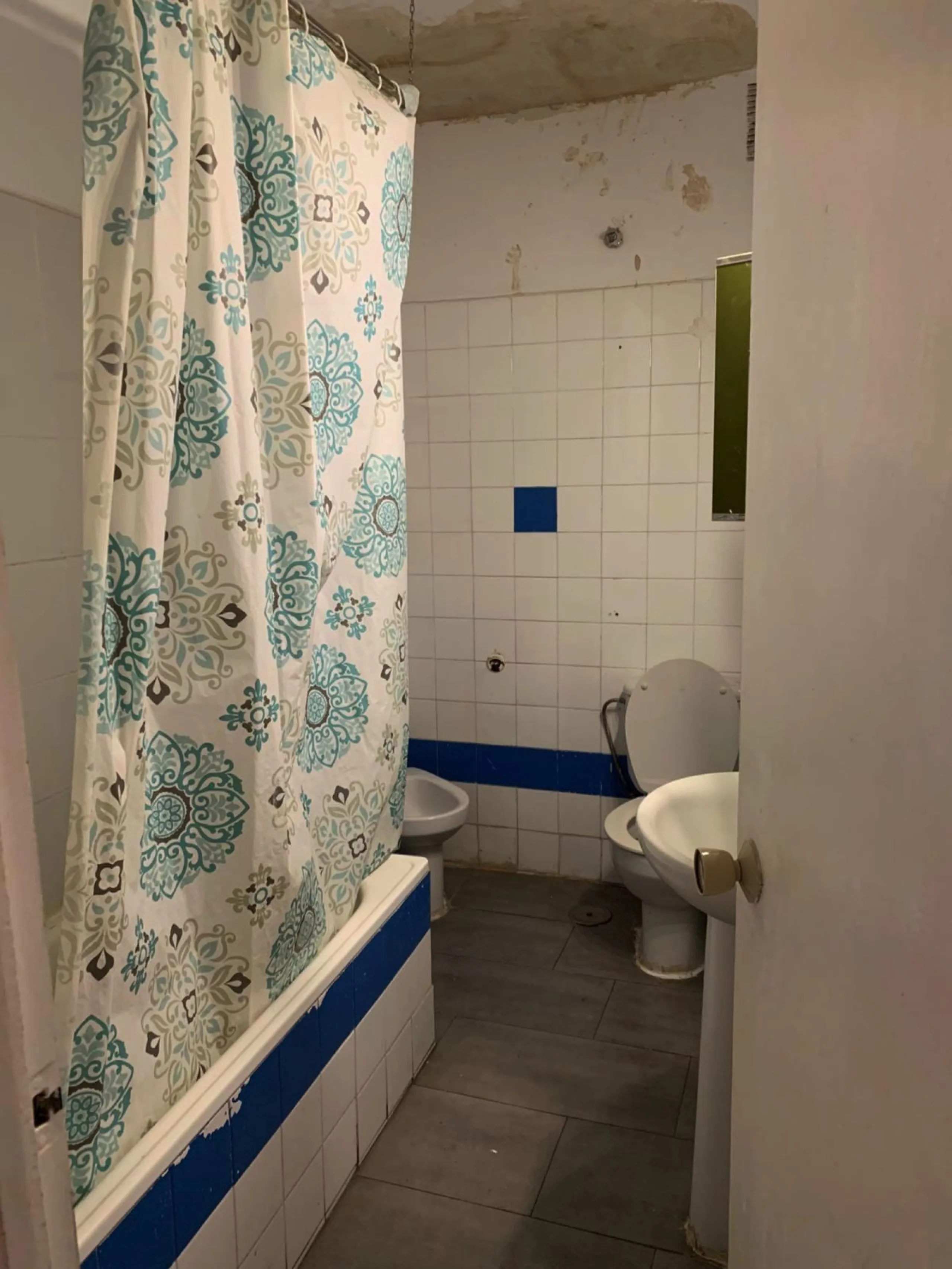 Please be informed that the pictures do not reflect the current state of the property. It is being reformed (end of January 2026)
