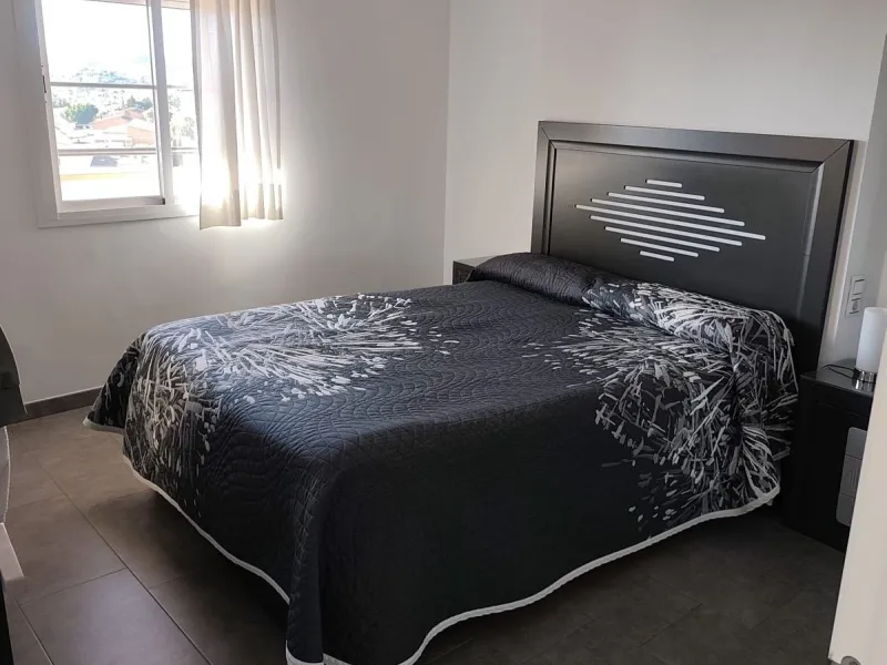 Apartment - Penthouse в продаже в Estepona, Málaga. В доме 2 спален и 1 ванных комнат. Площадь дома 90 м²