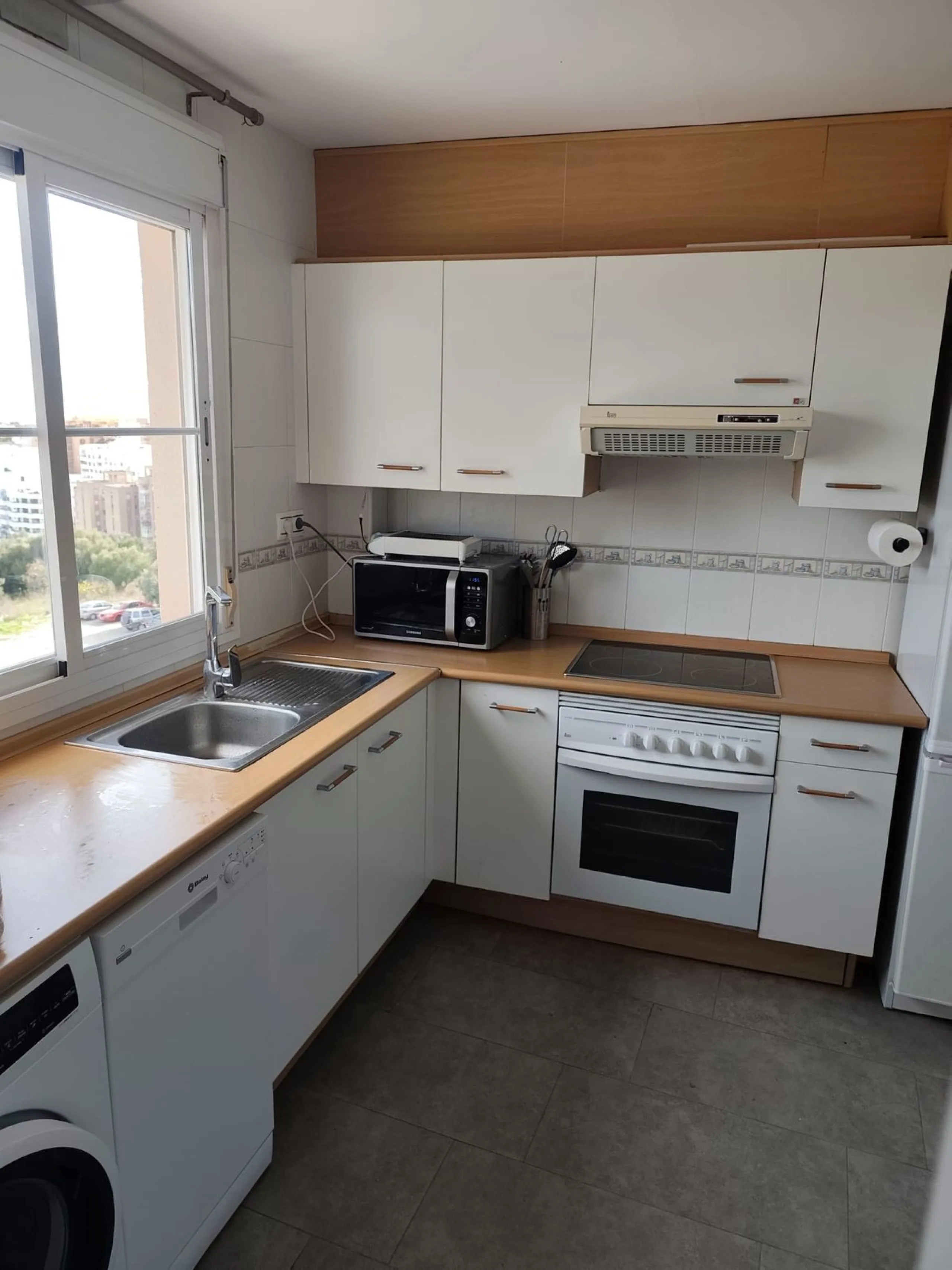Apartment - Penthouse в продаже в Estepona, Málaga. В доме 2 спален и 1 ванных комнат. Площадь дома 90 м²