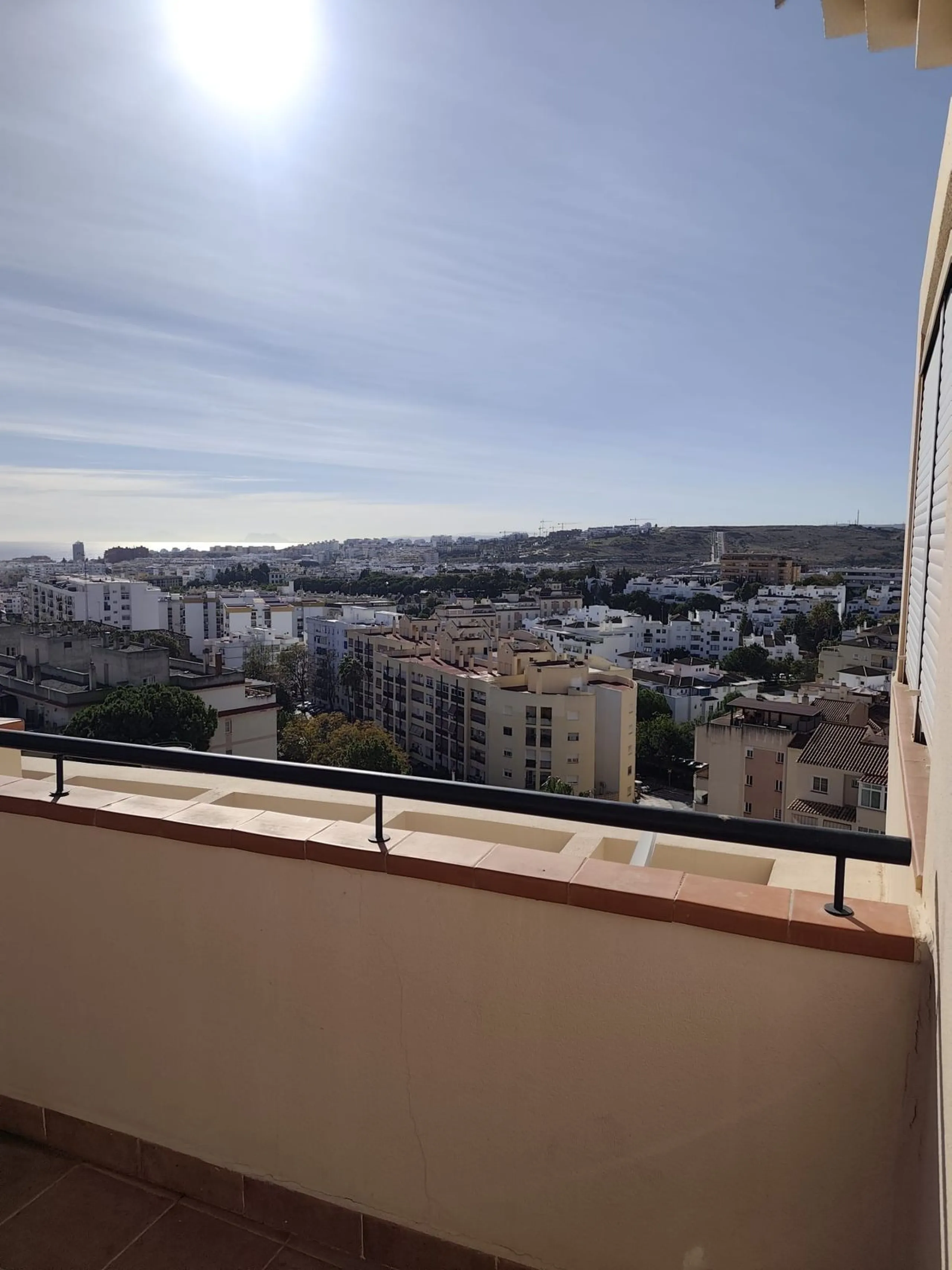 Apartment - Penthouse в продаже в Estepona, Málaga. В доме 2 спален и 1 ванных комнат. Площадь дома 90 м²