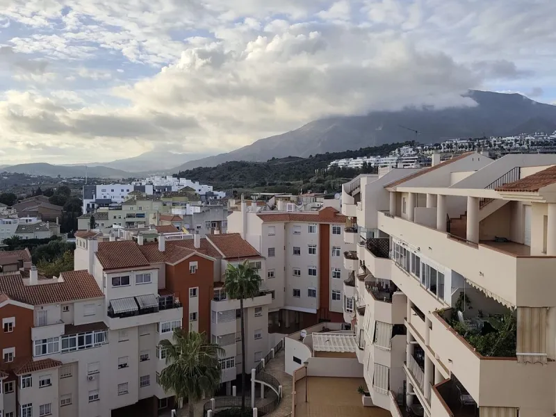 Apartment - Penthouse в продаже в Estepona, Málaga. В доме 2 спален и 1 ванных комнат. Площадь дома 90 м²