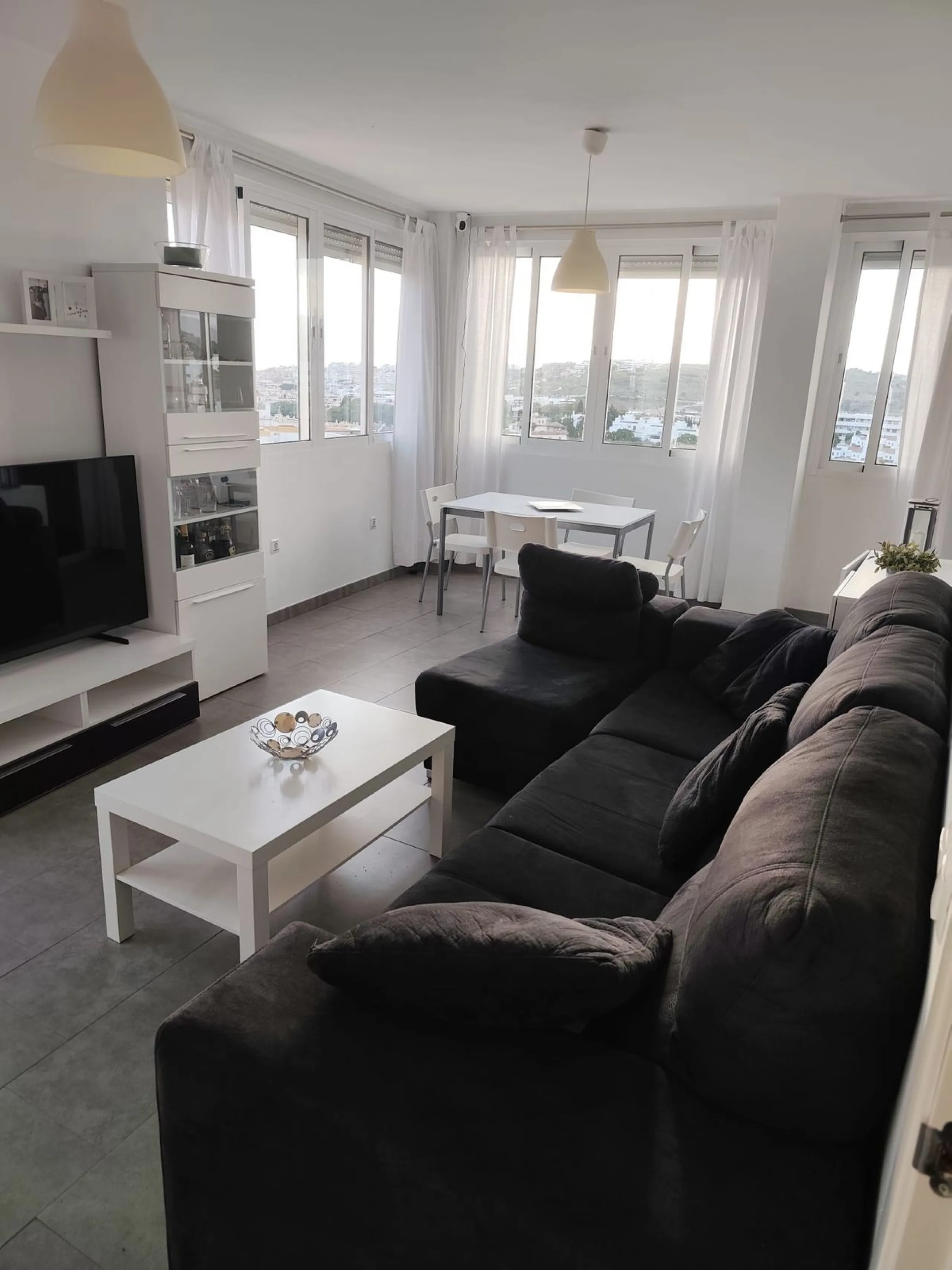 Apartment - Penthouse в продаже в Estepona, Málaga. В доме 2 спален и 1 ванных комнат. Площадь дома 90 м²