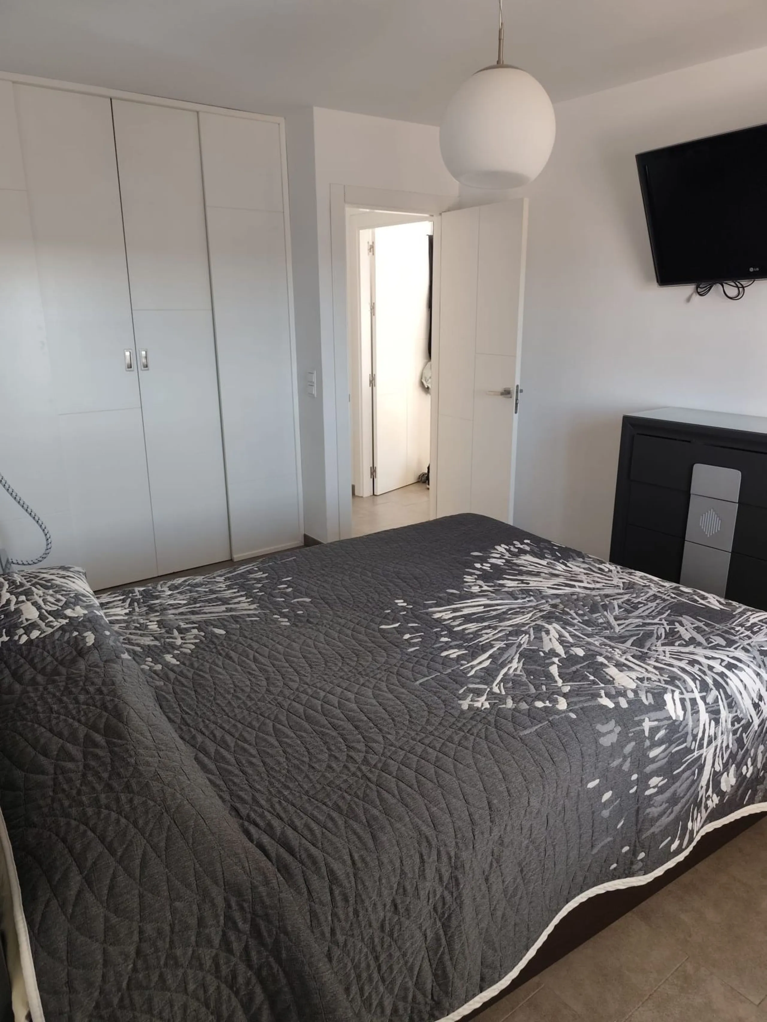 Apartment - Penthouse в продаже в Estepona, Málaga. В доме 2 спален и 1 ванных комнат. Площадь дома 90 м²
