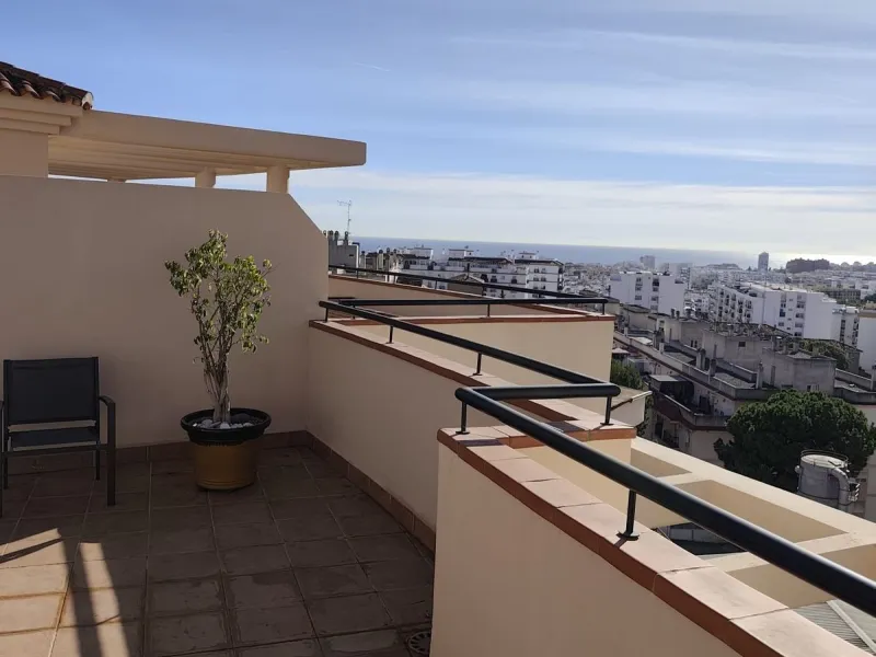 Apartment - Penthouse в продаже в Estepona, Málaga. В доме 2 спален и 1 ванных комнат. Площадь дома 90 м²