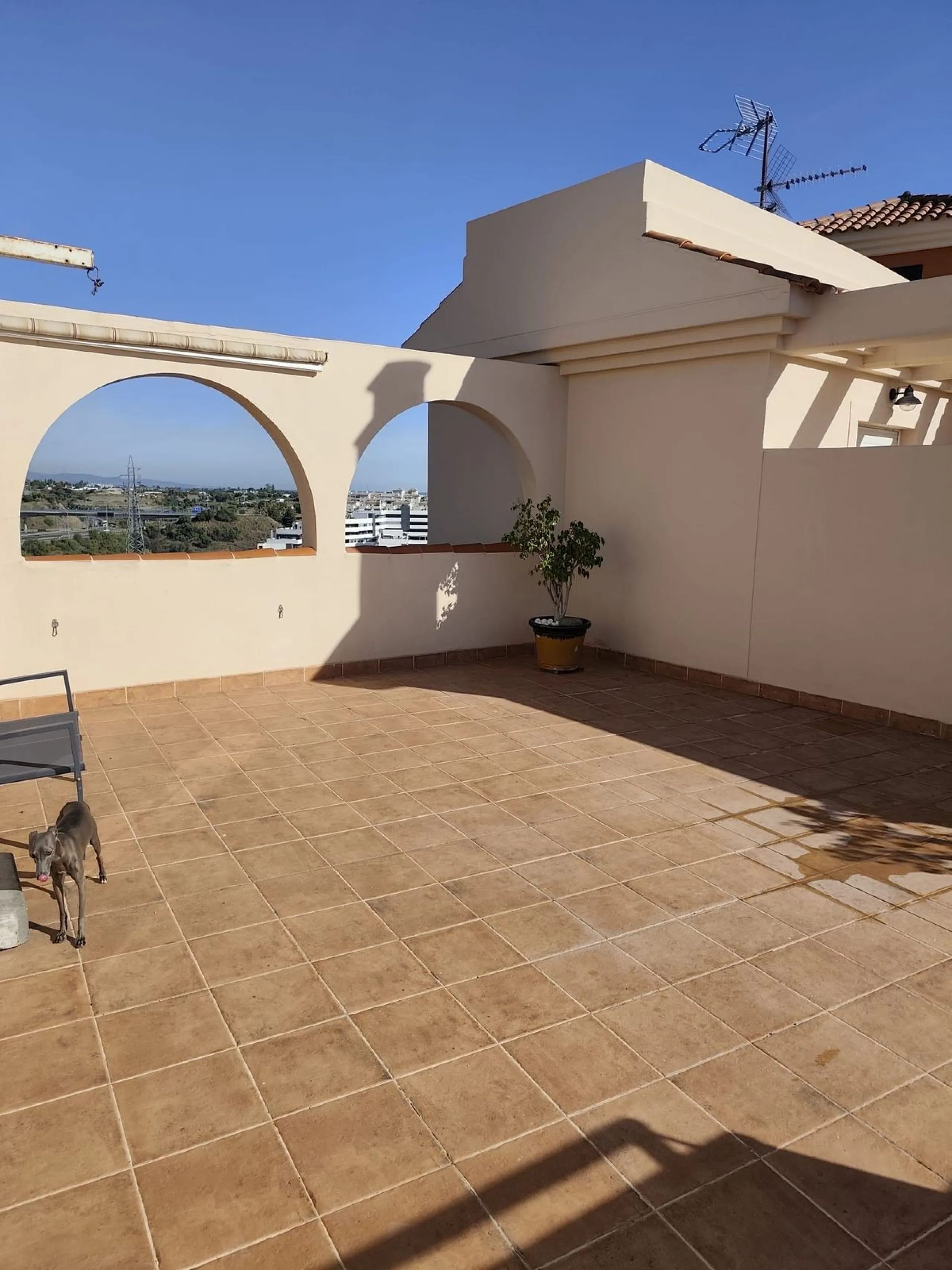 Apartment - Penthouse в продаже в Estepona, Málaga. В доме 2 спален и 1 ванных комнат. Площадь дома 90 м²
