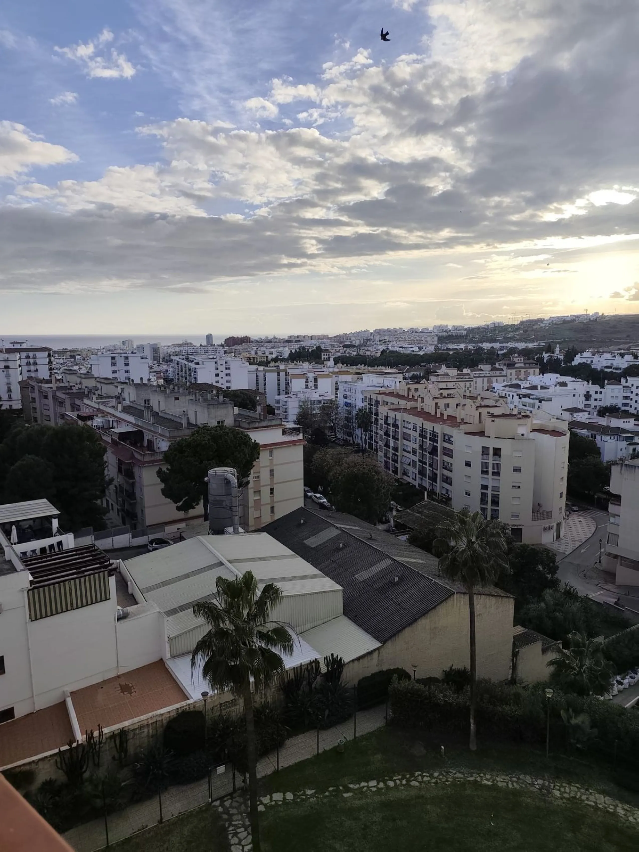 Apartment - Penthouse в продаже в Estepona, Málaga. В доме 2 спален и 1 ванных комнат. Площадь дома 90 м²