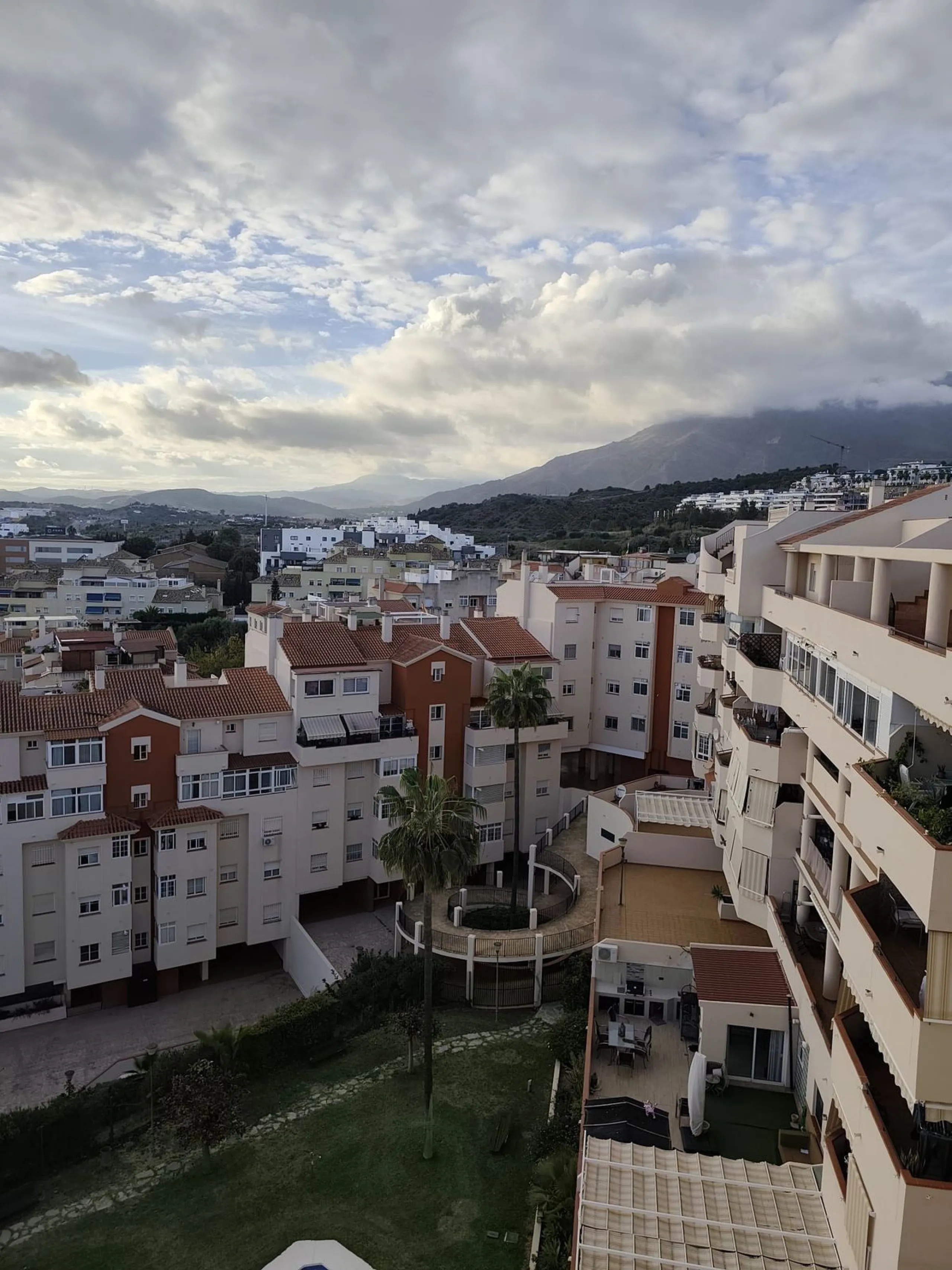 Apartment - Penthouse в продаже в Estepona, Málaga. В доме 2 спален и 1 ванных комнат. Площадь дома 90 м²