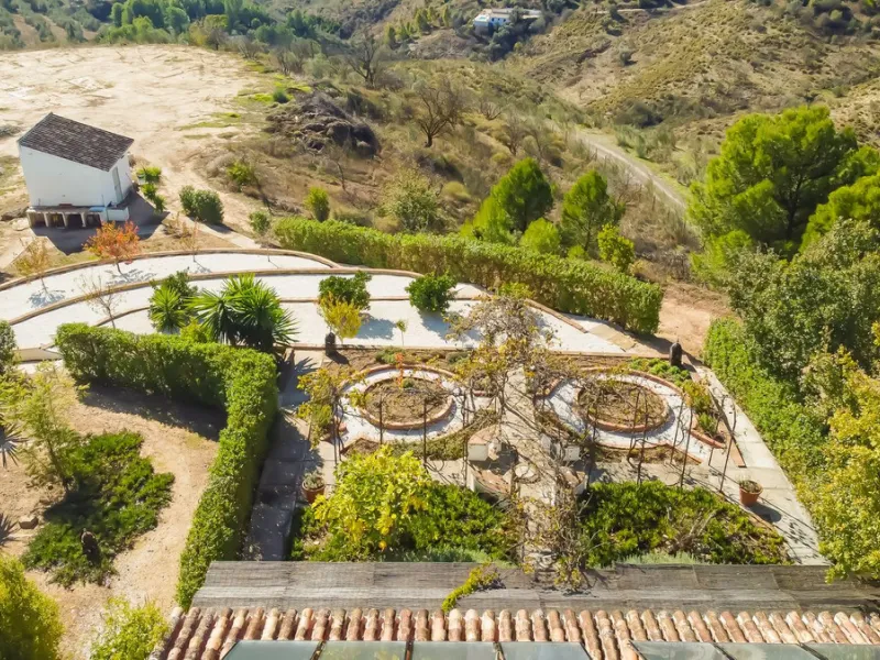 Commercial - Hotel в продаже в Villanueva De La Concepcion, Málaga. В доме 13 спален и 13 ванных комнат. Площадь дома 999 м². Площадь участка 50000 м²