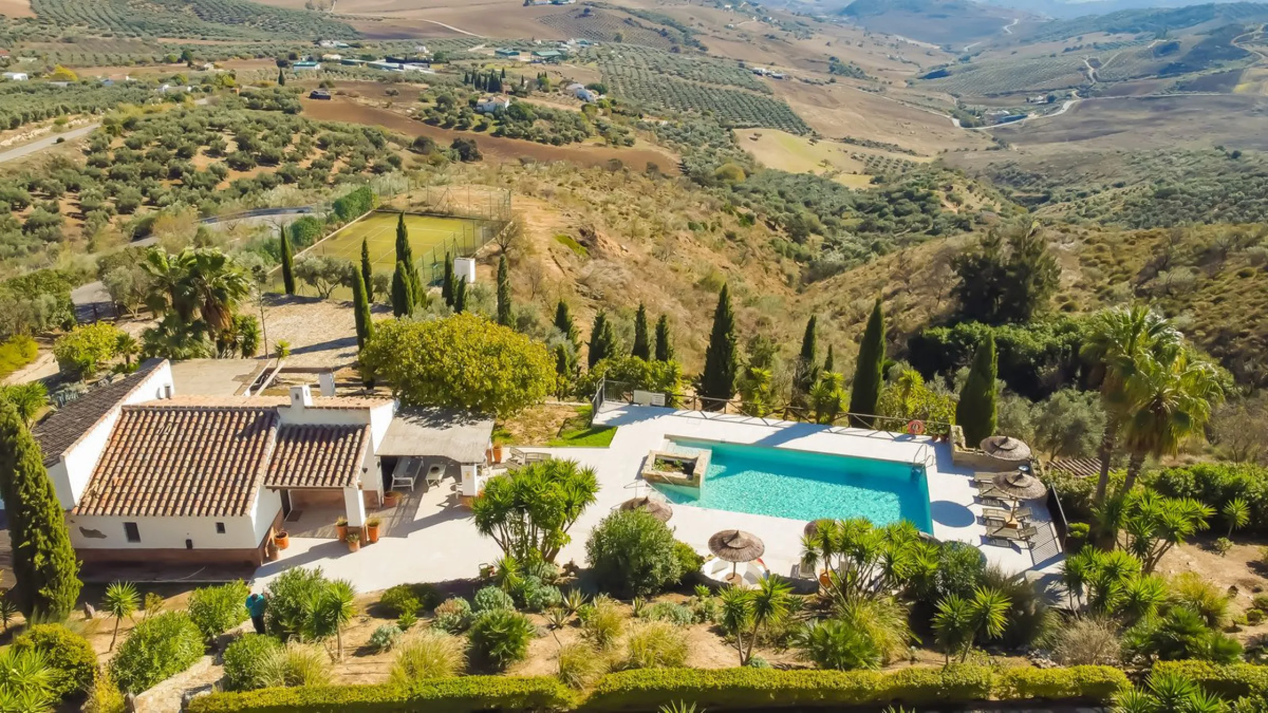 Commercial - Hotel в продаже в Villanueva De La Concepcion, Málaga. В доме 13 спален и 13 ванных комнат. Площадь дома 999 м². Площадь участка 50000 м²