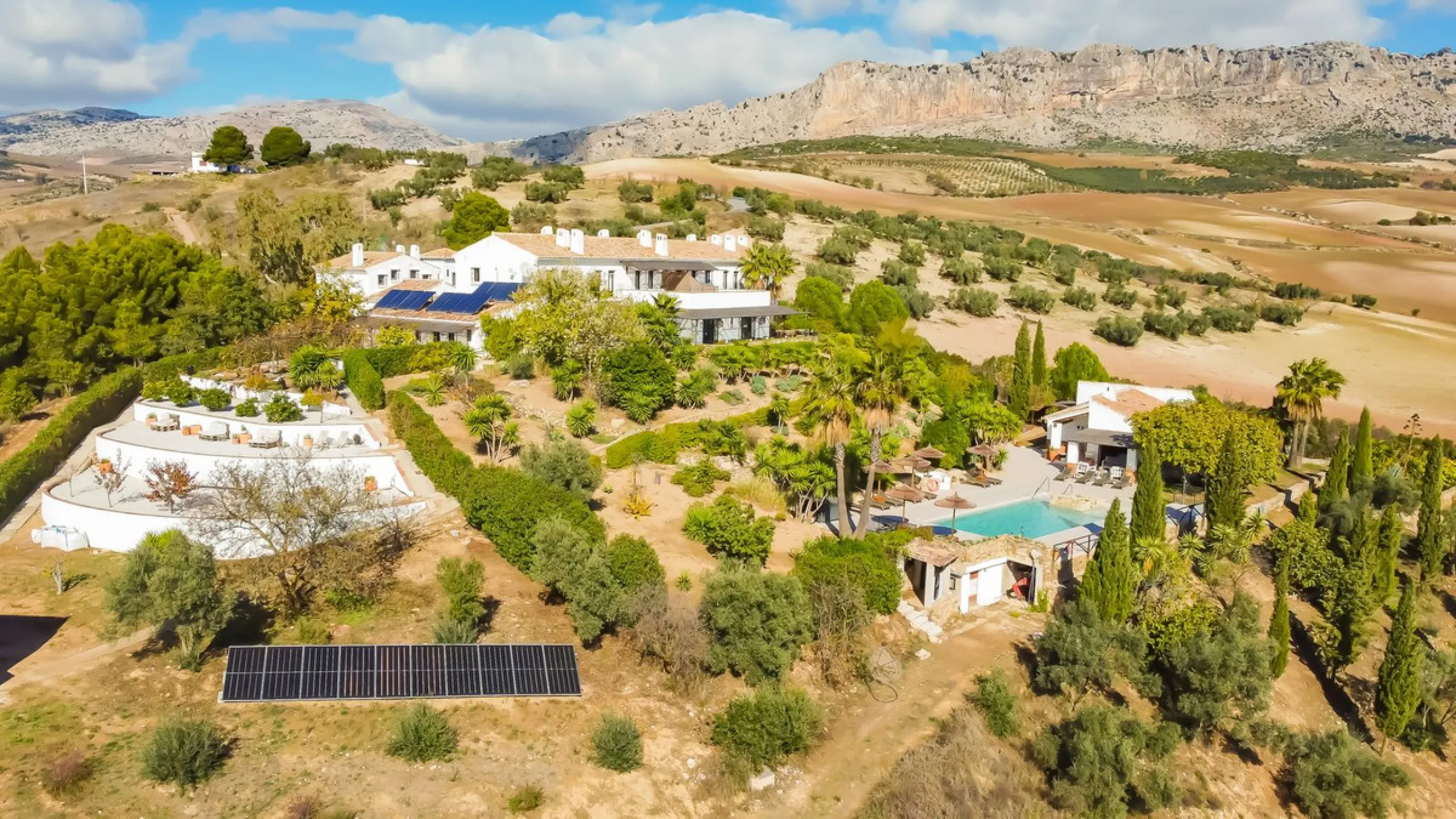 Commercial - Hotel в продаже в Villanueva De La Concepcion, Málaga. В доме 13 спален и 13 ванных комнат. Площадь дома 999 м². Площадь участка 50000 м²