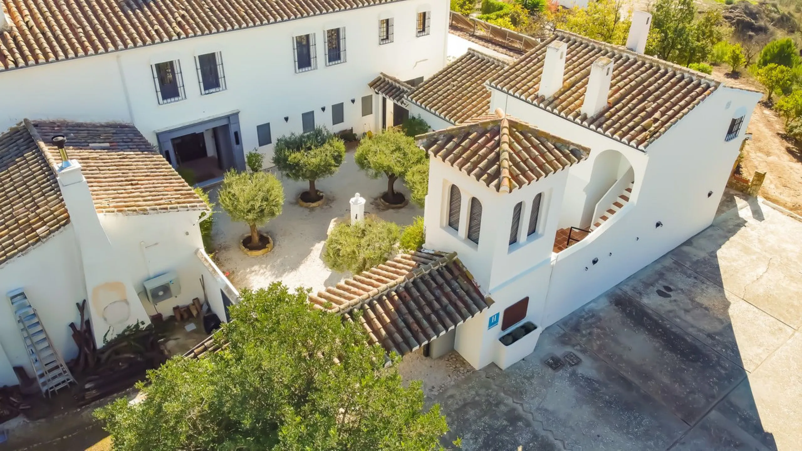Commercial - Hotel в продаже в Villanueva De La Concepcion, Málaga. В доме 13 спален и 13 ванных комнат. Площадь дома 999 м². Площадь участка 50000 м²