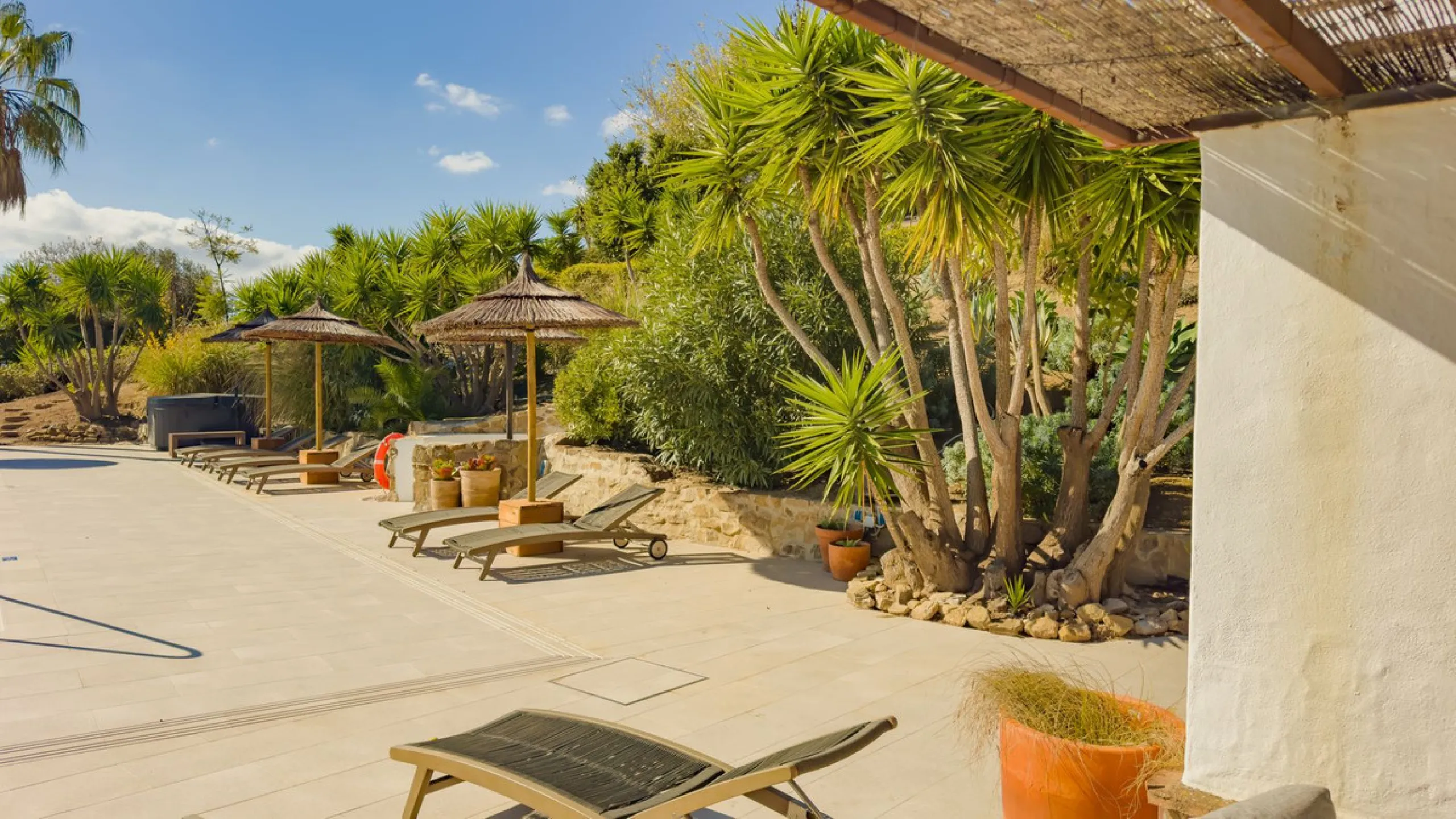 Commercial - Hotel в продаже в Villanueva De La Concepcion, Málaga. В доме 13 спален и 13 ванных комнат. Площадь дома 999 м². Площадь участка 50000 м²