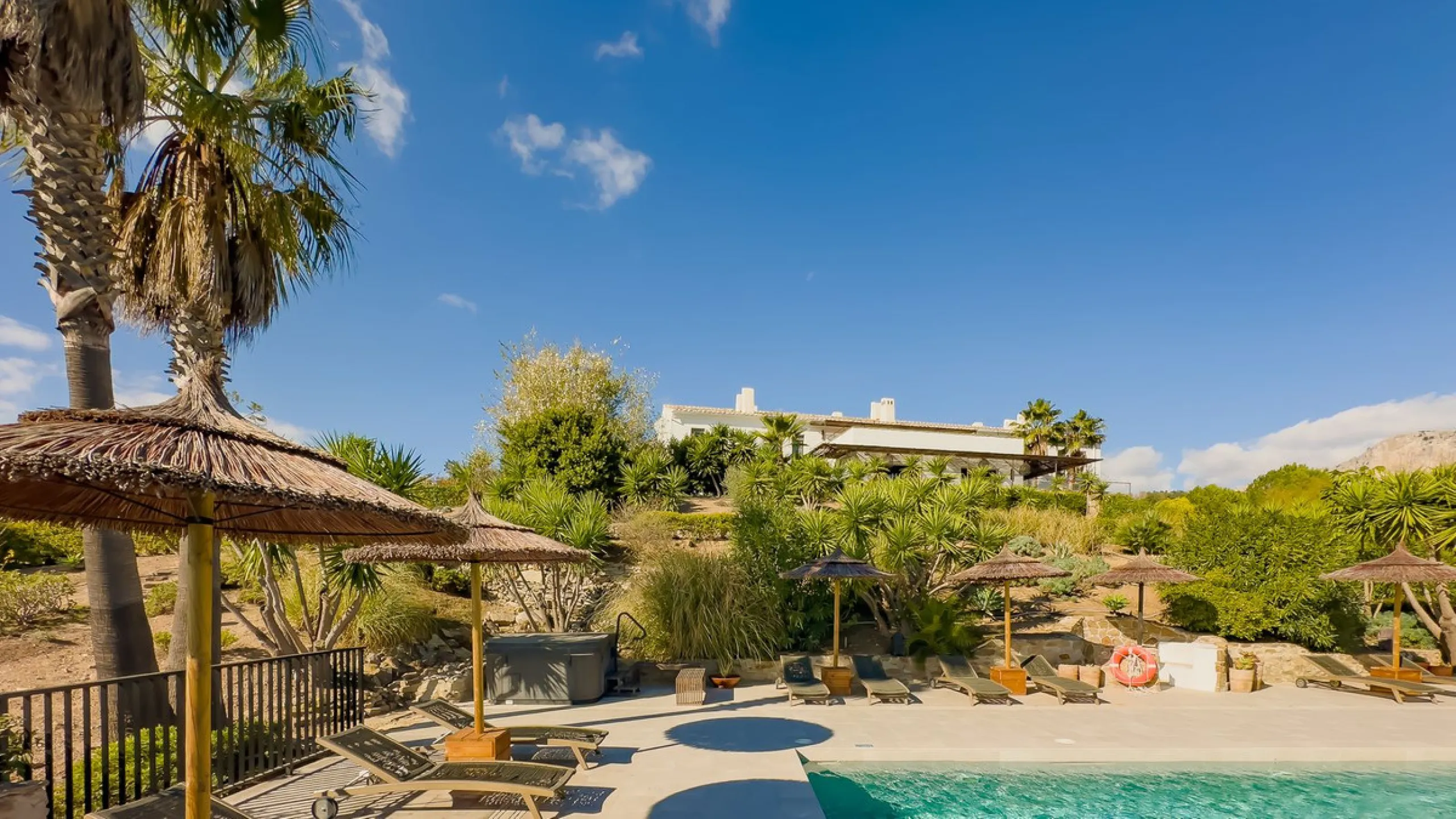 Commercial - Hotel в продаже в Villanueva De La Concepcion, Málaga. В доме 13 спален и 13 ванных комнат. Площадь дома 999 м². Площадь участка 50000 м²