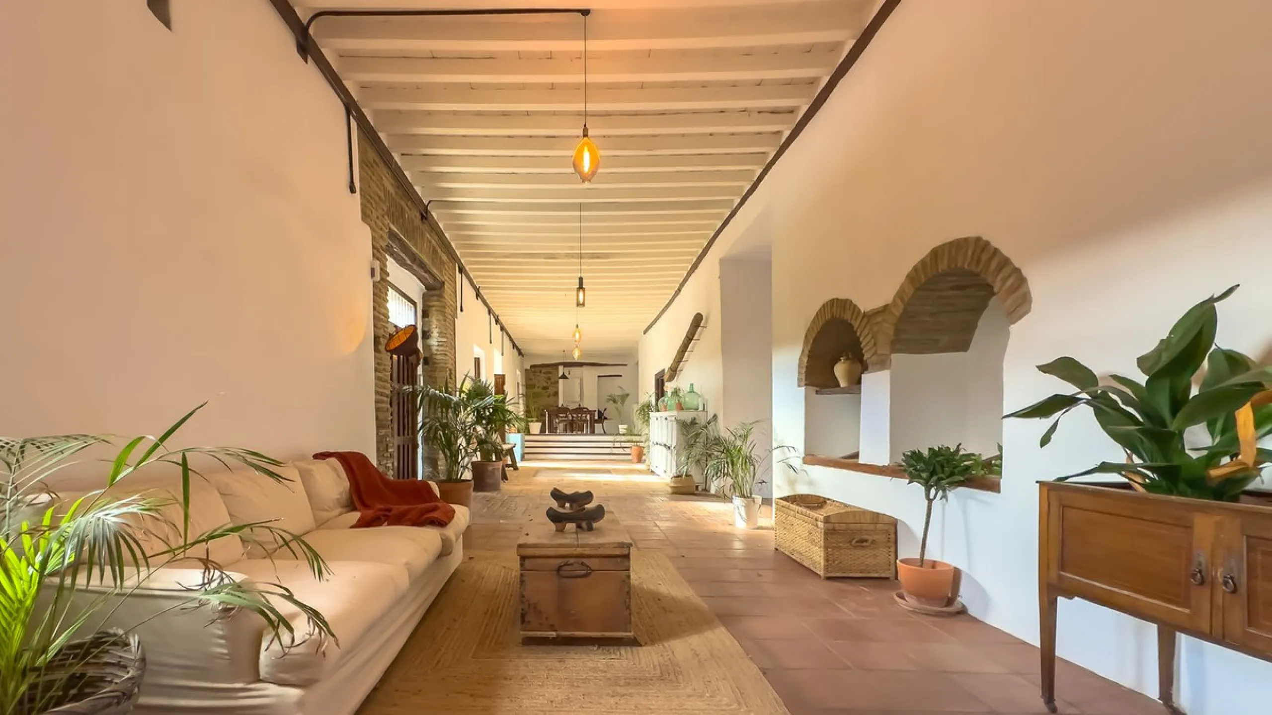 House - Finca - Cortijo в продаже в Málaga, Málaga. В доме 8 спален и 8 ванных комнат. Площадь дома 999 м². Площадь участка 3800 м²