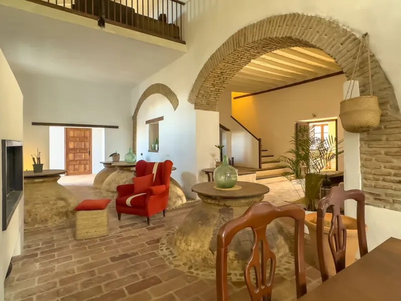 House - Finca - Cortijo в продаже в Málaga, Málaga. В доме 8 спален и 8 ванных комнат. Площадь дома 999 м². Площадь участка 3800 м²