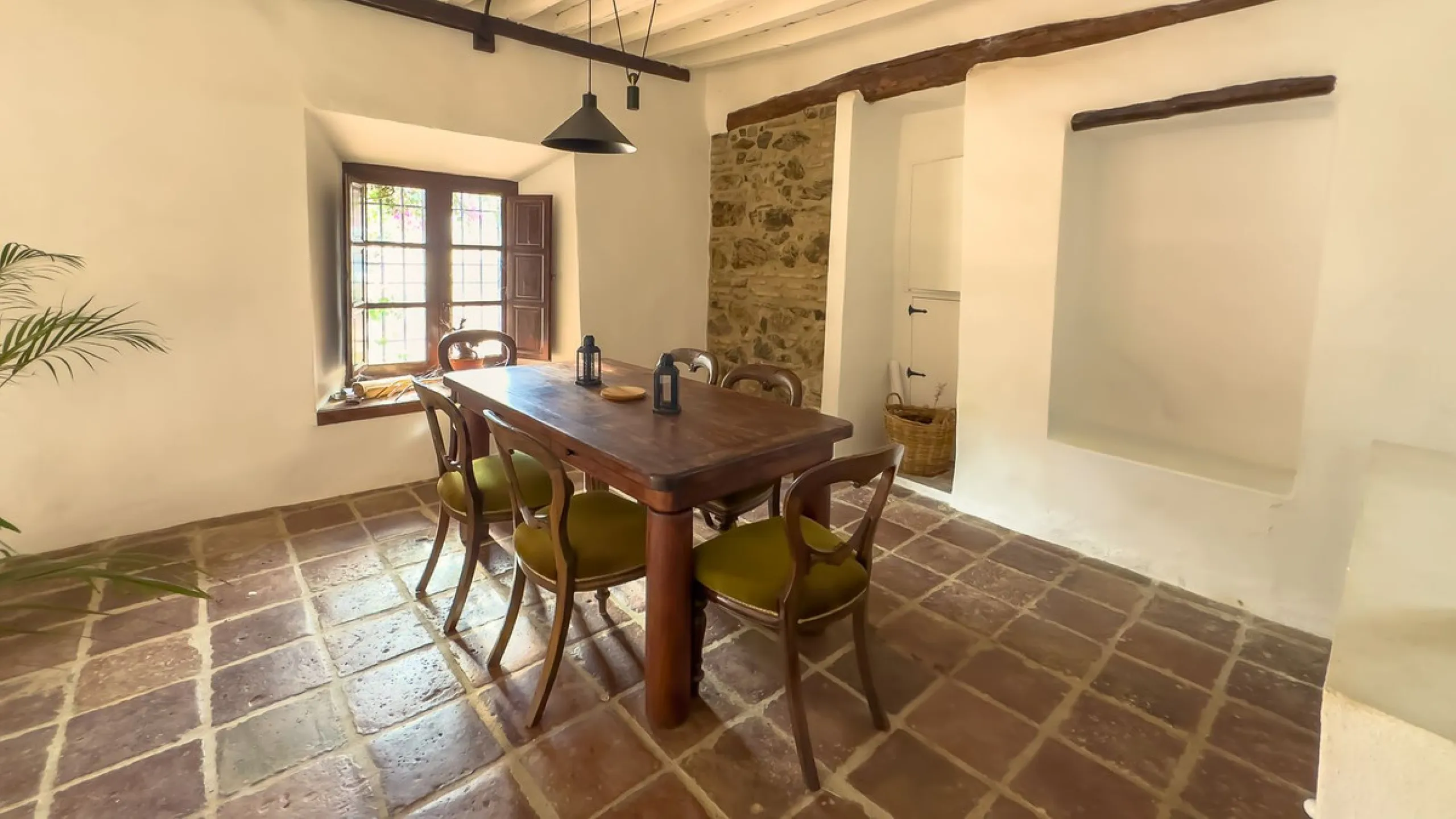 House - Finca - Cortijo в продаже в Málaga, Málaga. В доме 8 спален и 8 ванных комнат. Площадь дома 999 м². Площадь участка 3800 м²