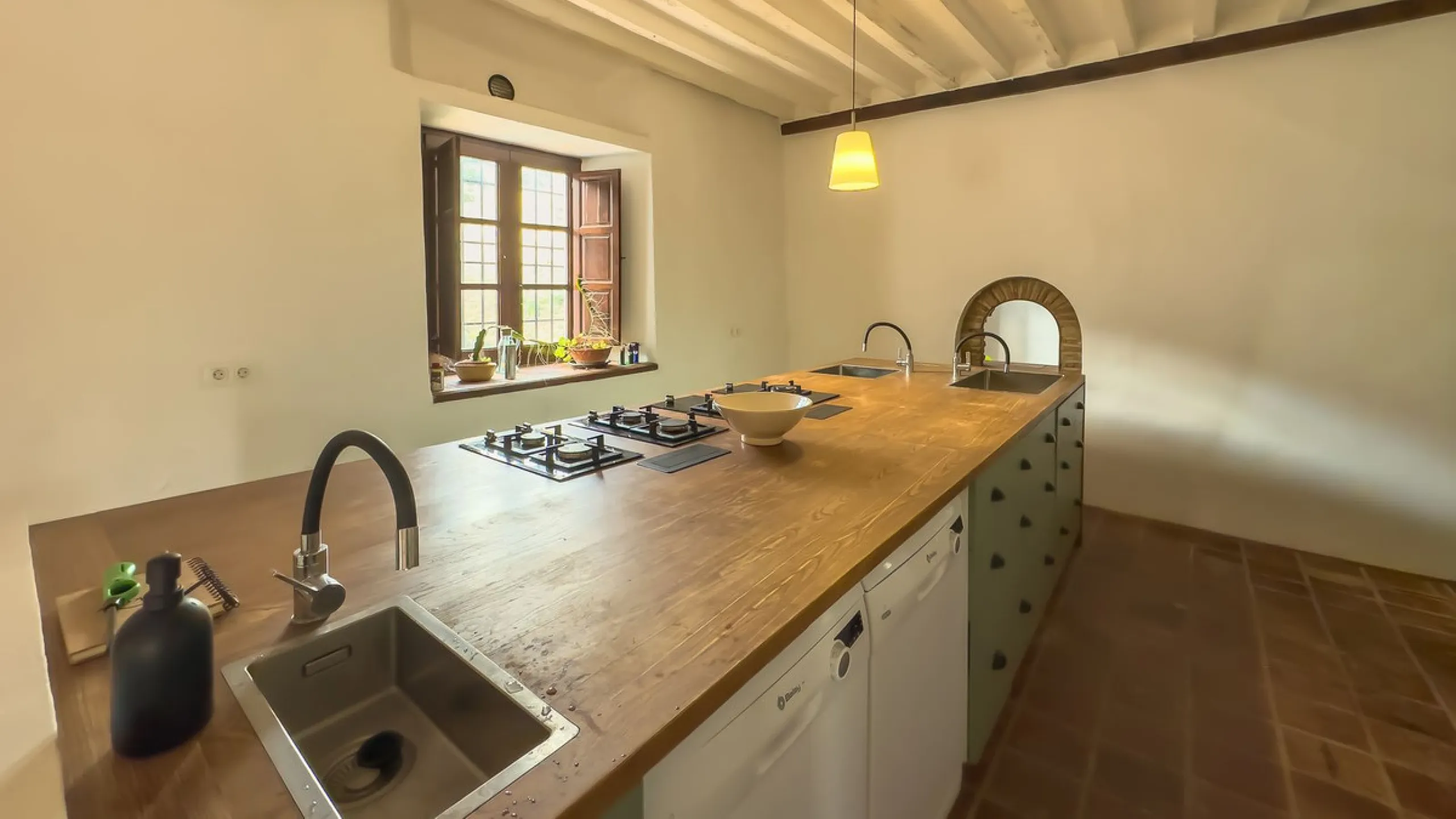 House - Finca - Cortijo в продаже в Málaga, Málaga. В доме 8 спален и 8 ванных комнат. Площадь дома 999 м². Площадь участка 3800 м²