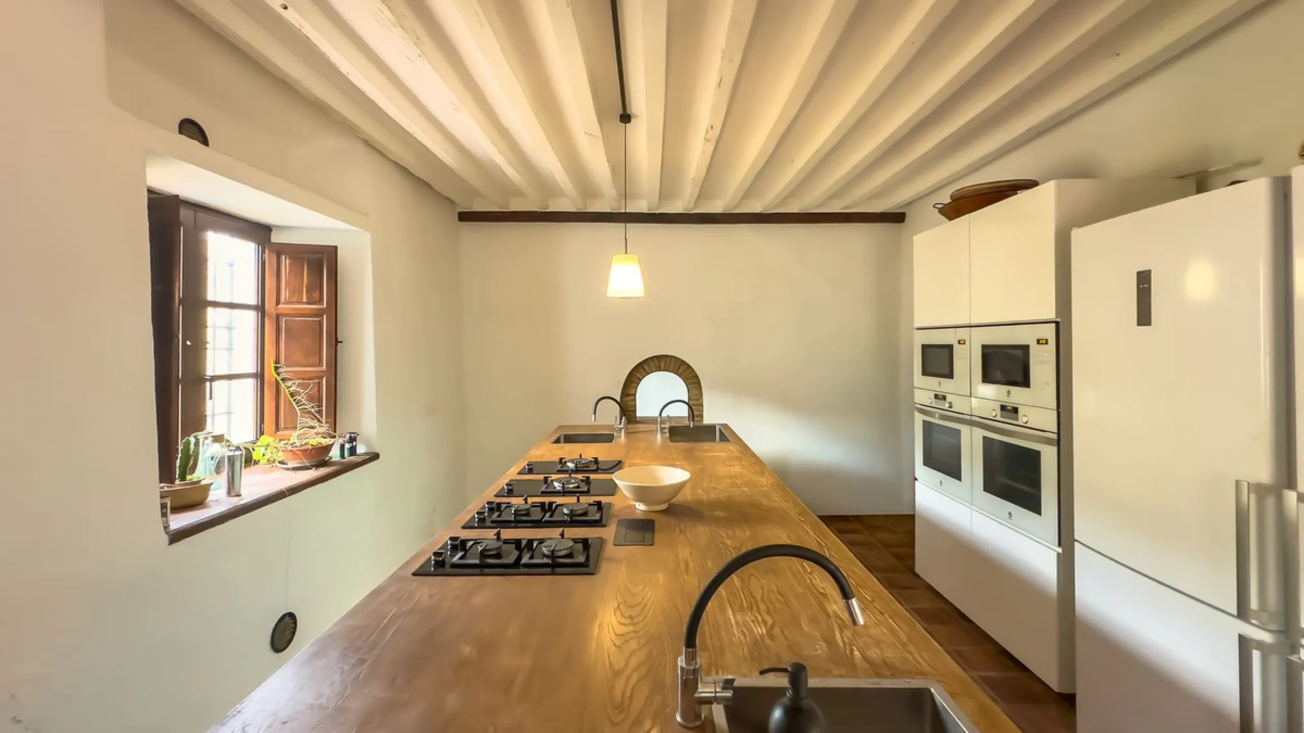 House - Finca - Cortijo в продаже в Málaga, Málaga. В доме 8 спален и 8 ванных комнат. Площадь дома 999 м². Площадь участка 3800 м²