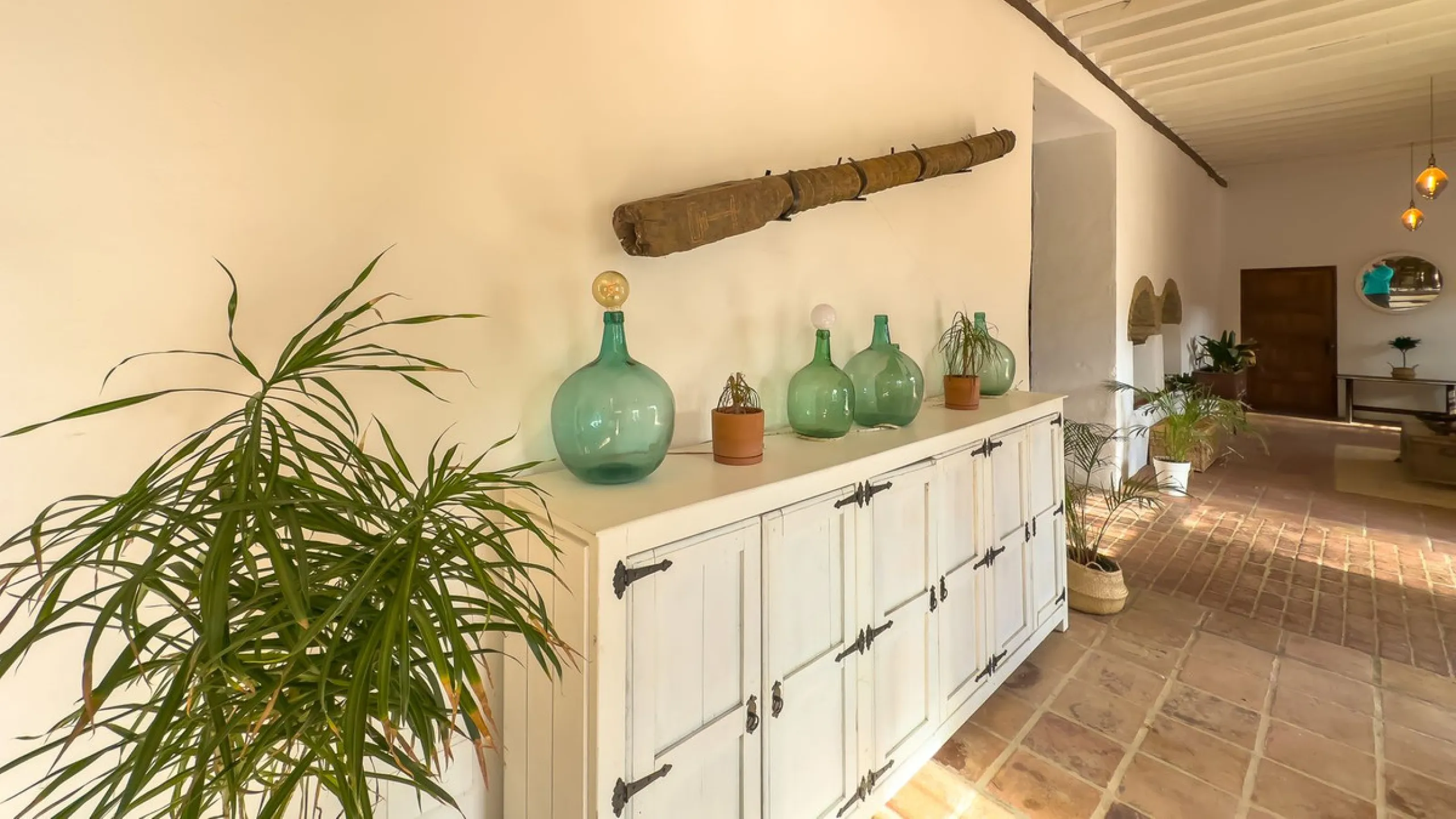 House - Finca - Cortijo в продаже в Málaga, Málaga. В доме 8 спален и 8 ванных комнат. Площадь дома 999 м². Площадь участка 3800 м²