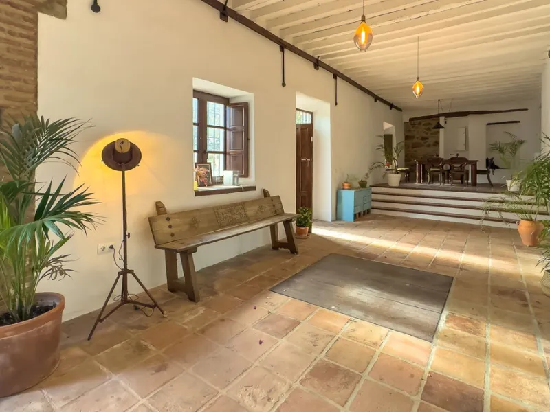 House - Finca - Cortijo в продаже в Málaga, Málaga. В доме 8 спален и 8 ванных комнат. Площадь дома 999 м². Площадь участка 3800 м²